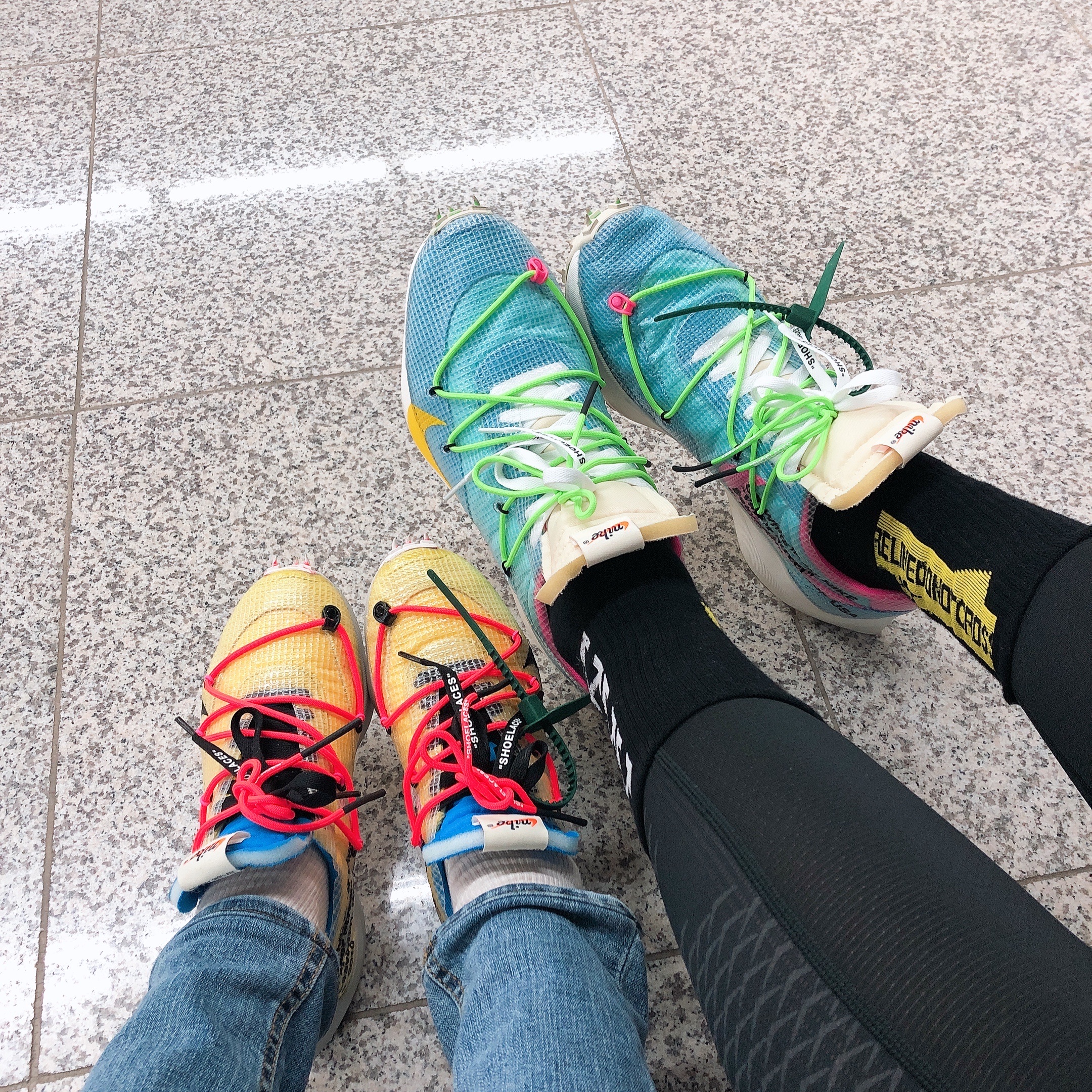 (W) Nike x Off-White Vapor Street Polarized Blue, (W) Nike x Off-White Vapor Street Tour Yellow 착용 스타일