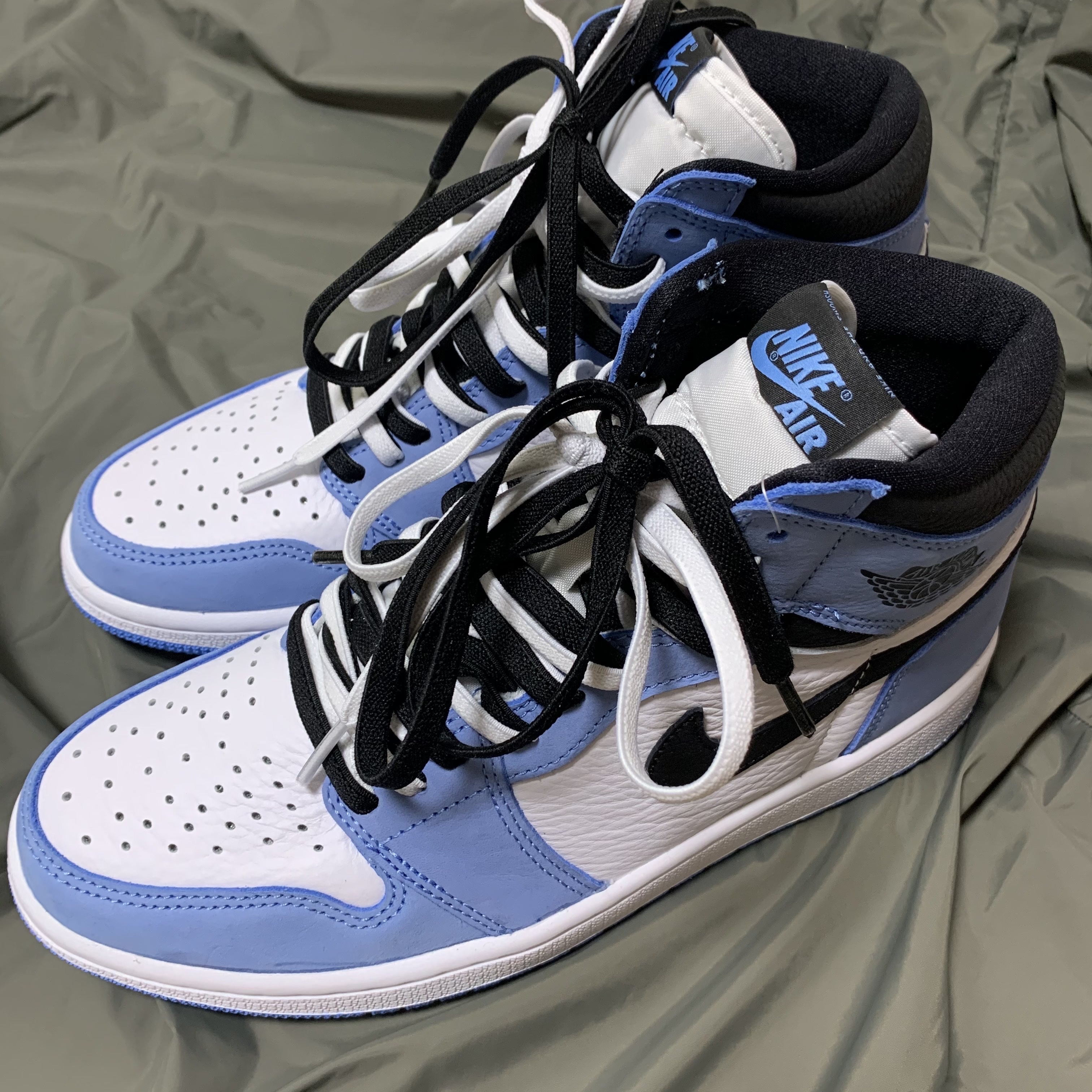 Jordan 1 Retro High OG University Blue 착용 스타일