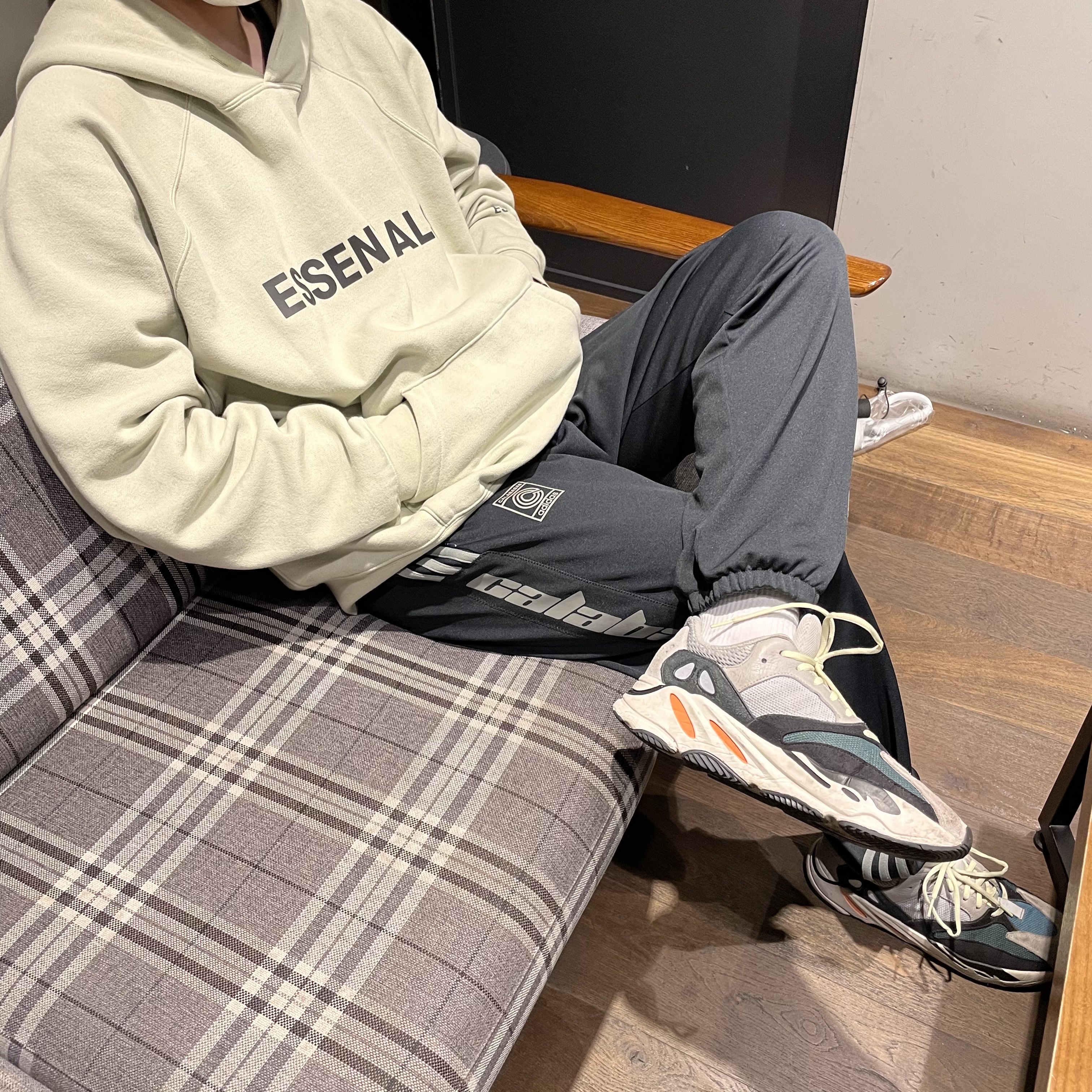 Adidas Yeezy Boost 700 Wave Runner Solid Grey 2017/2019, Essentials 3D Silicon Applique Pullover Hoodie Alfafa Sage - 20FW 착용 스타일 - 1