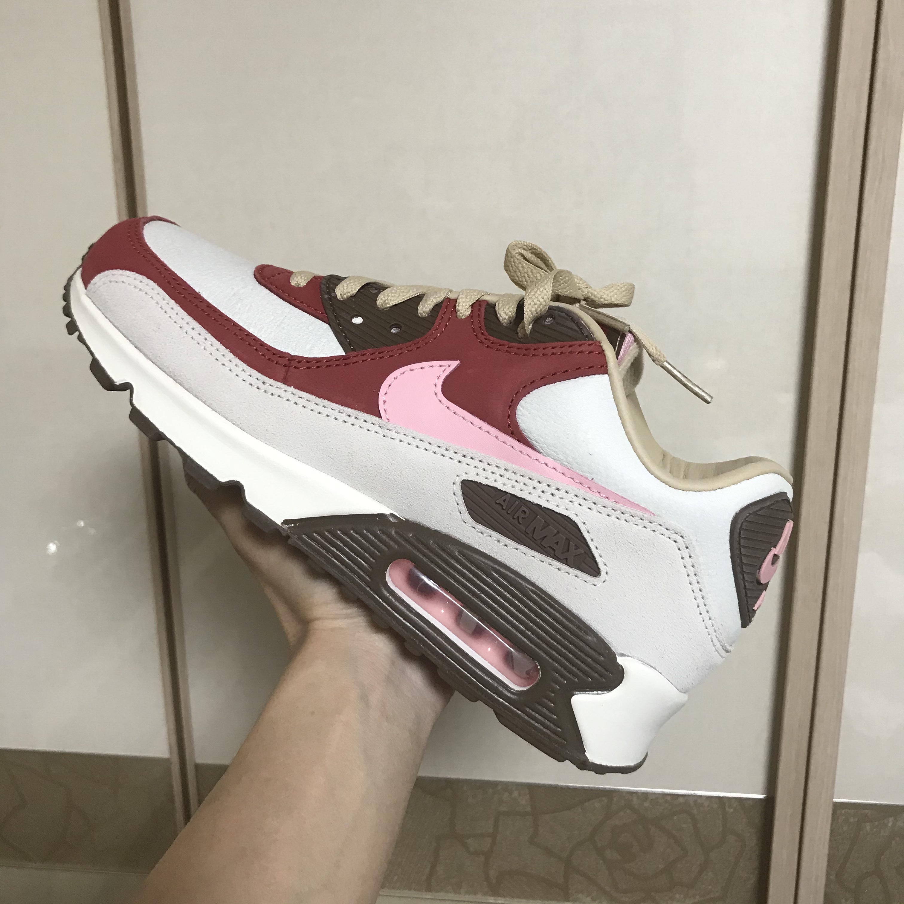 Nike Air Max 90 NRG Bacon 착용 스타일