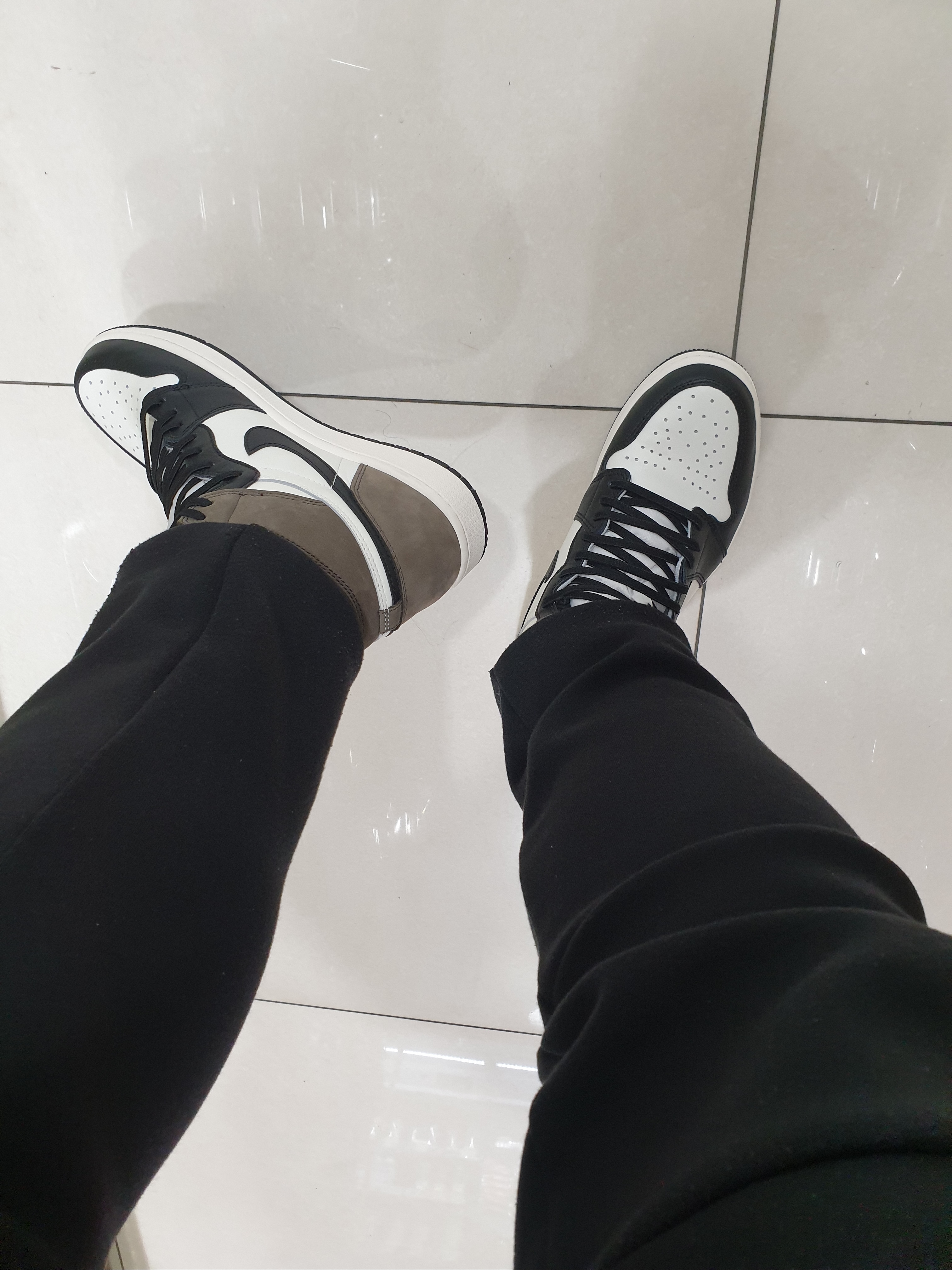Jordan 1 Retro High OG Black Mocha 착용 스타일