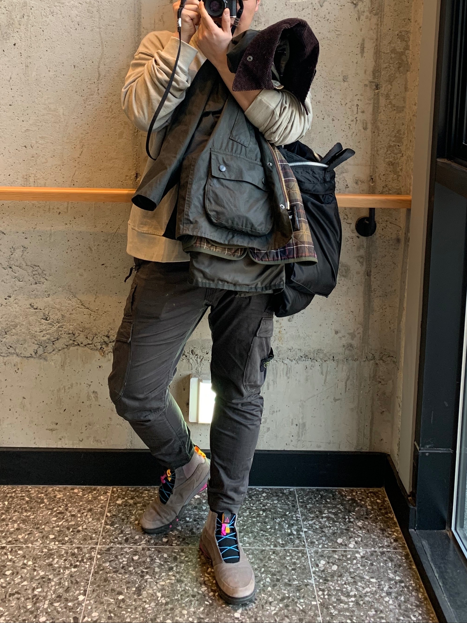 Nike ACG Ruckel Ridge Gunsmoke 착용 스타일
