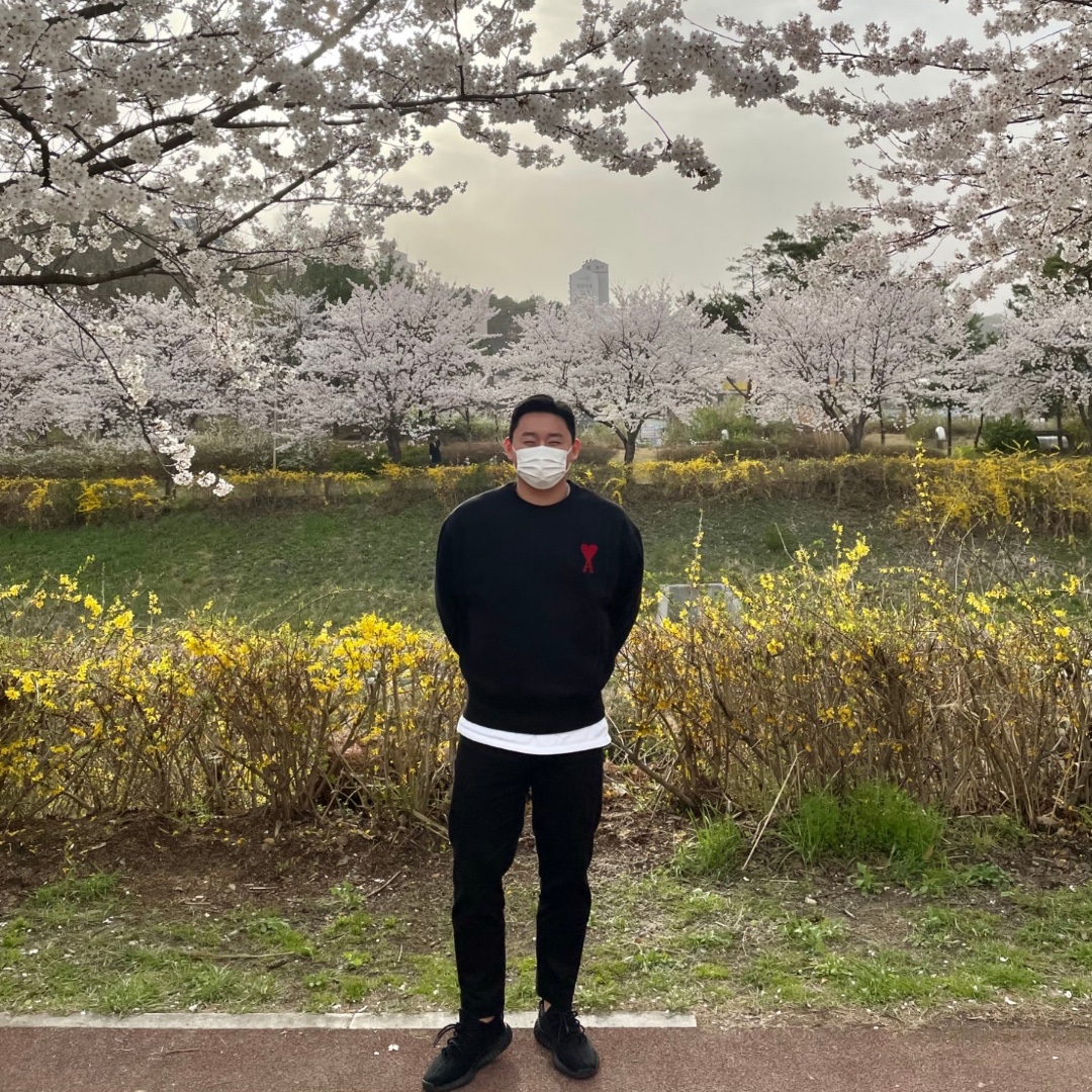 Adidas Yeezy Boost 350 V2 Black Red 2020, AMI de Coeur Sweatshirt Black 착용 스타일