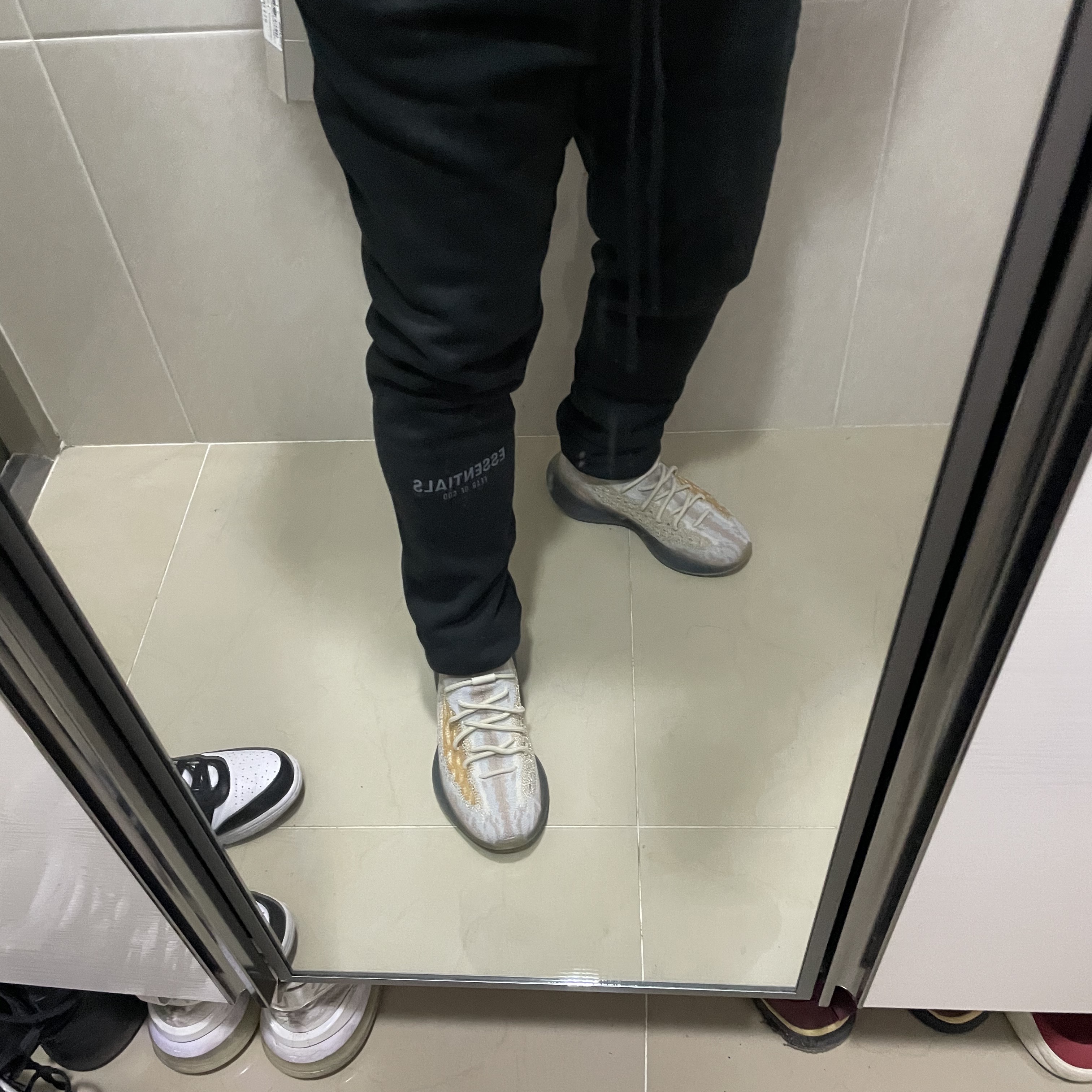Adidas Yeezy Boost 380 Pepper - Non-Reflective 착용 스타일 - 5