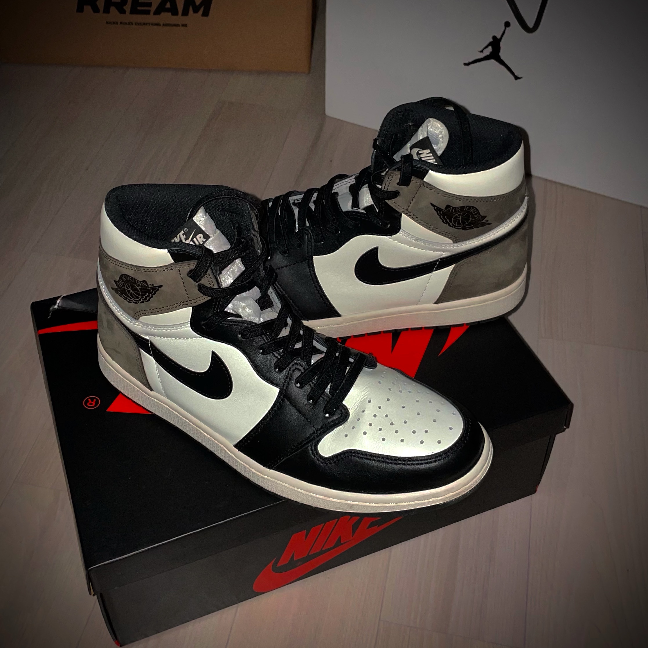 Jordan 1 Retro High OG Black Mocha 착용 스타일