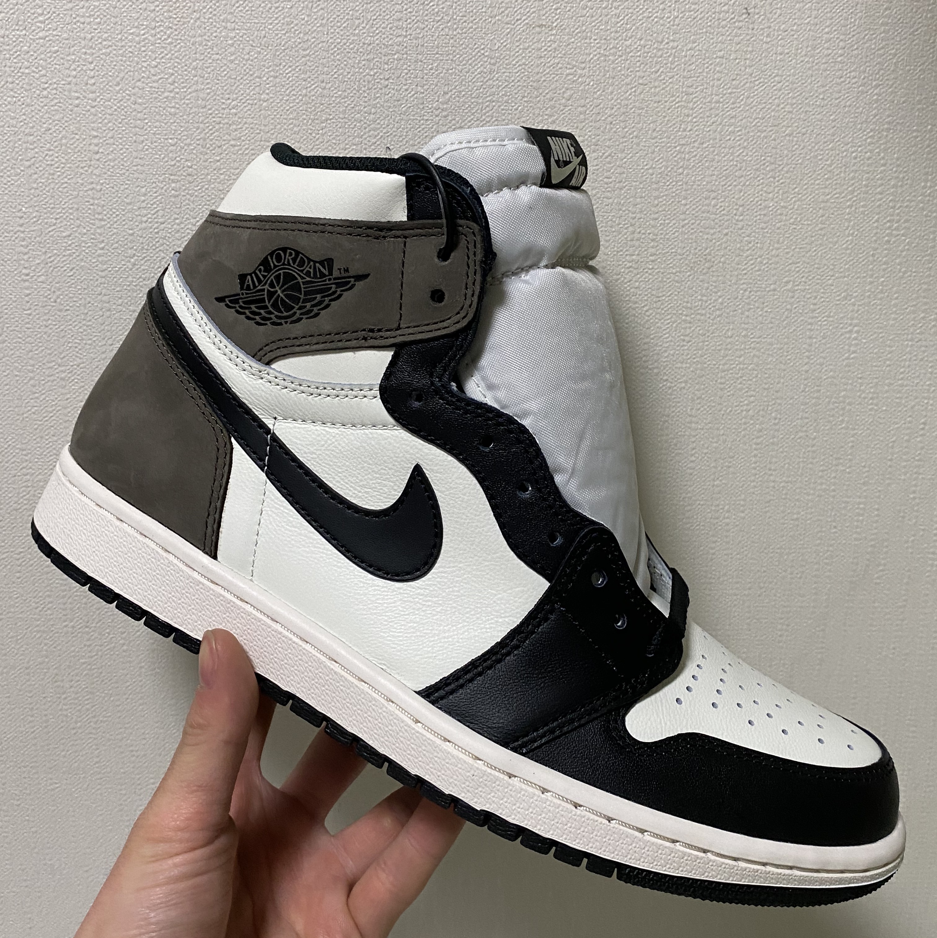 Jordan 1 Retro High OG Black Mocha 착용 스타일