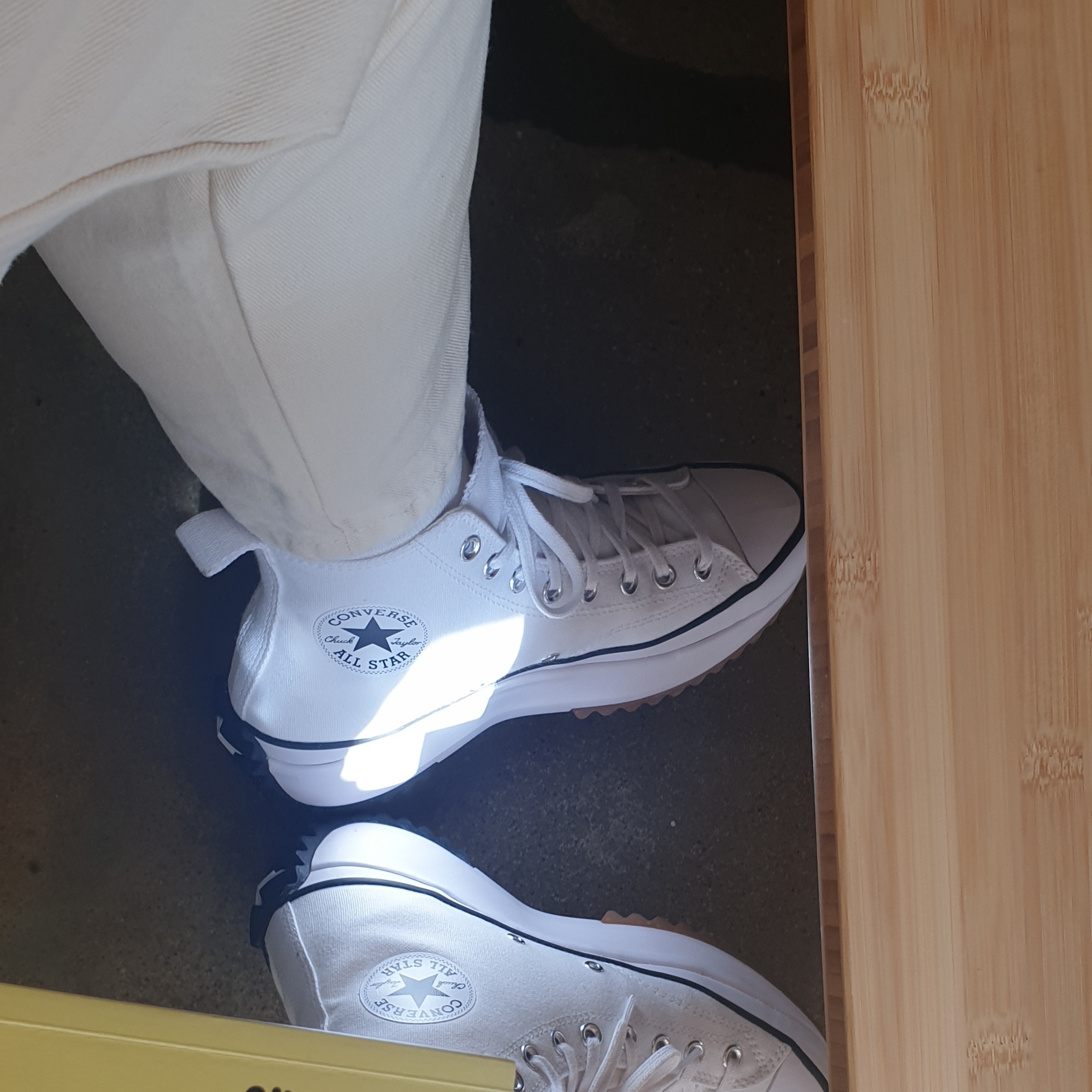 Converse Run Star Hike Hi White Black Gum 착용 스타일