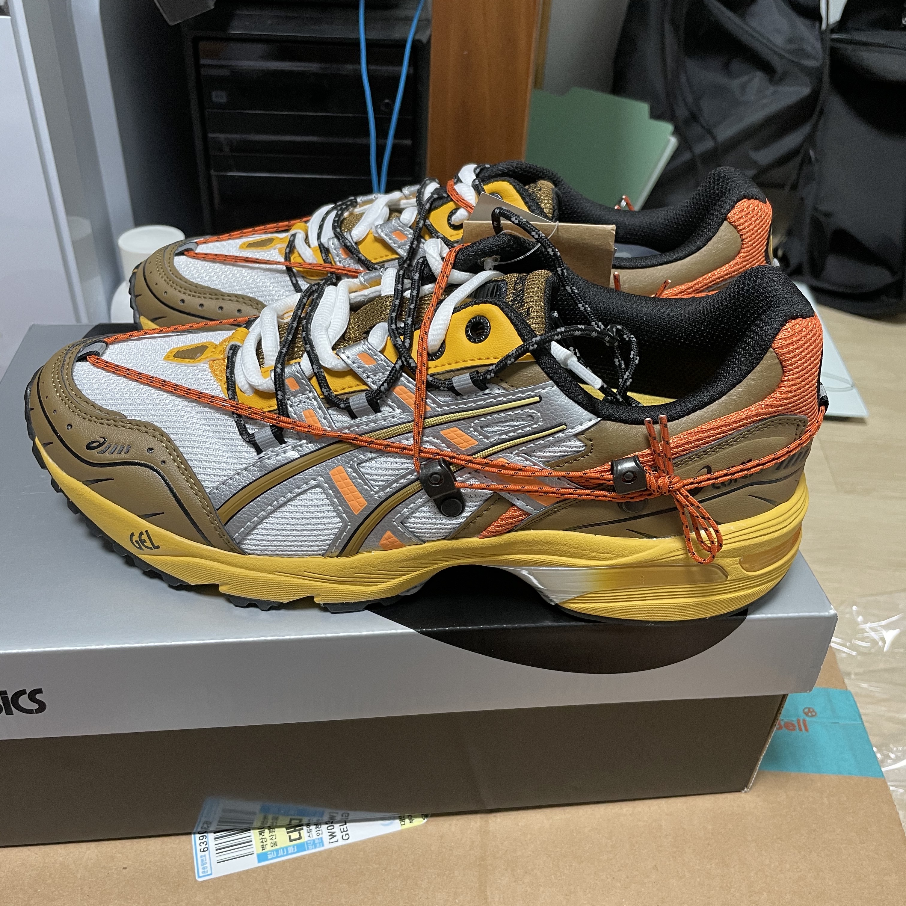 Asics x Andersson Bell Gel-1090 White Orange 착용 스타일 - 3