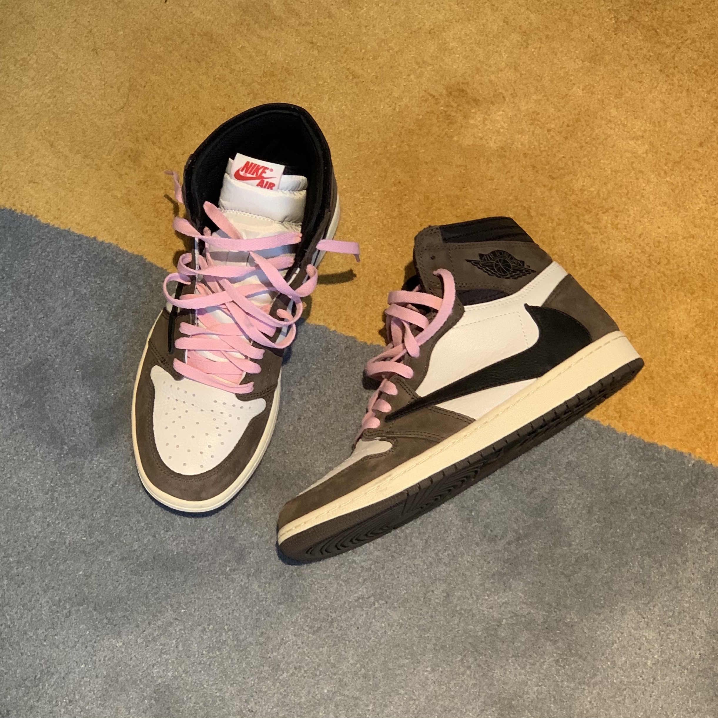 Jordan 1 x Travis Scott Retro High OG SP Mocha 착용 스타일