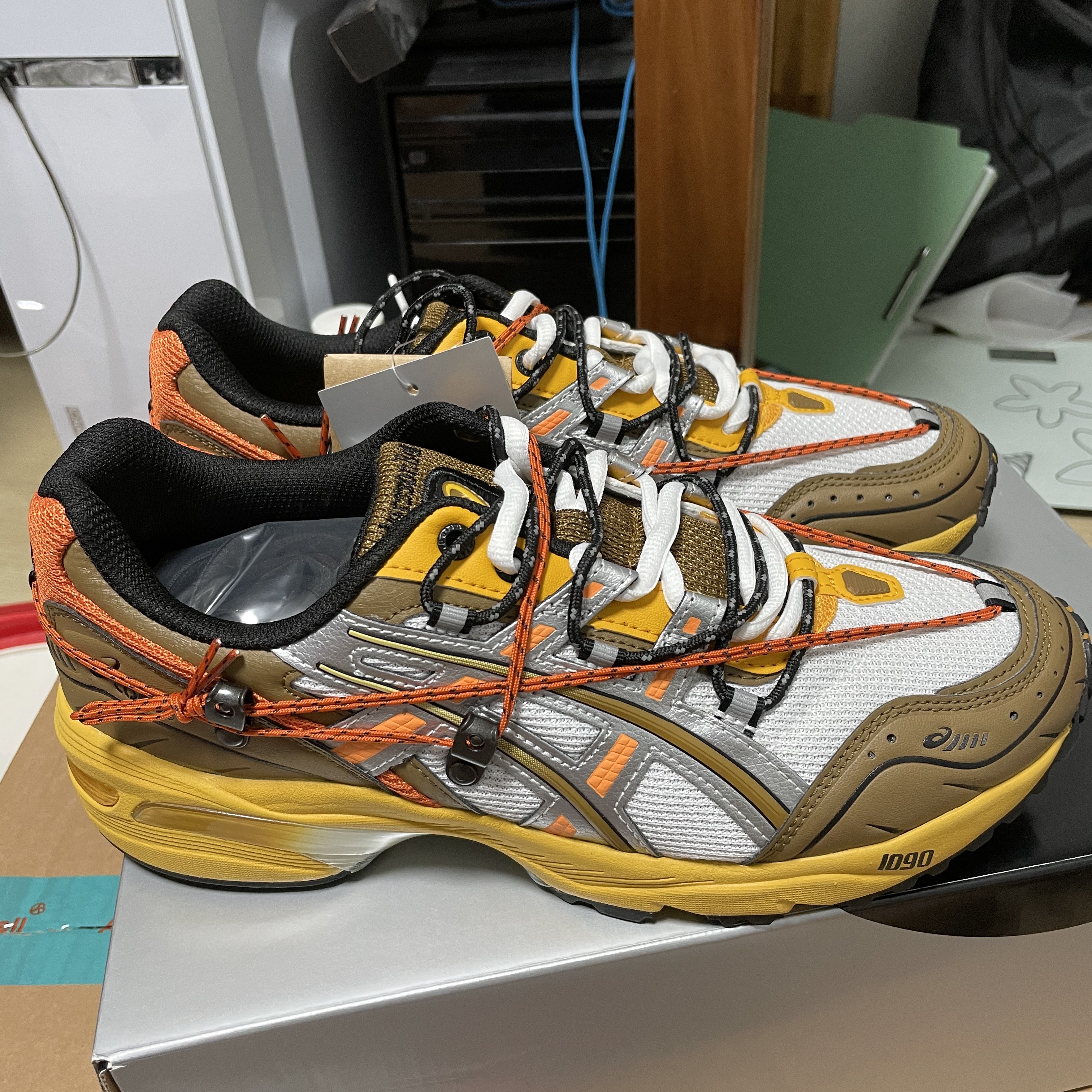 Asics x Andersson Bell Gel-1090 White Orange 착용 스타일 - 4
