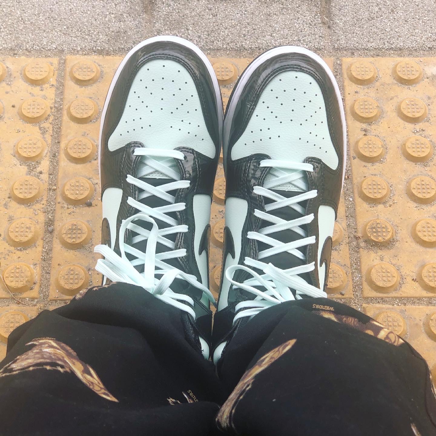 Nike Dunk High Barely Green 착용 스타일 - 1