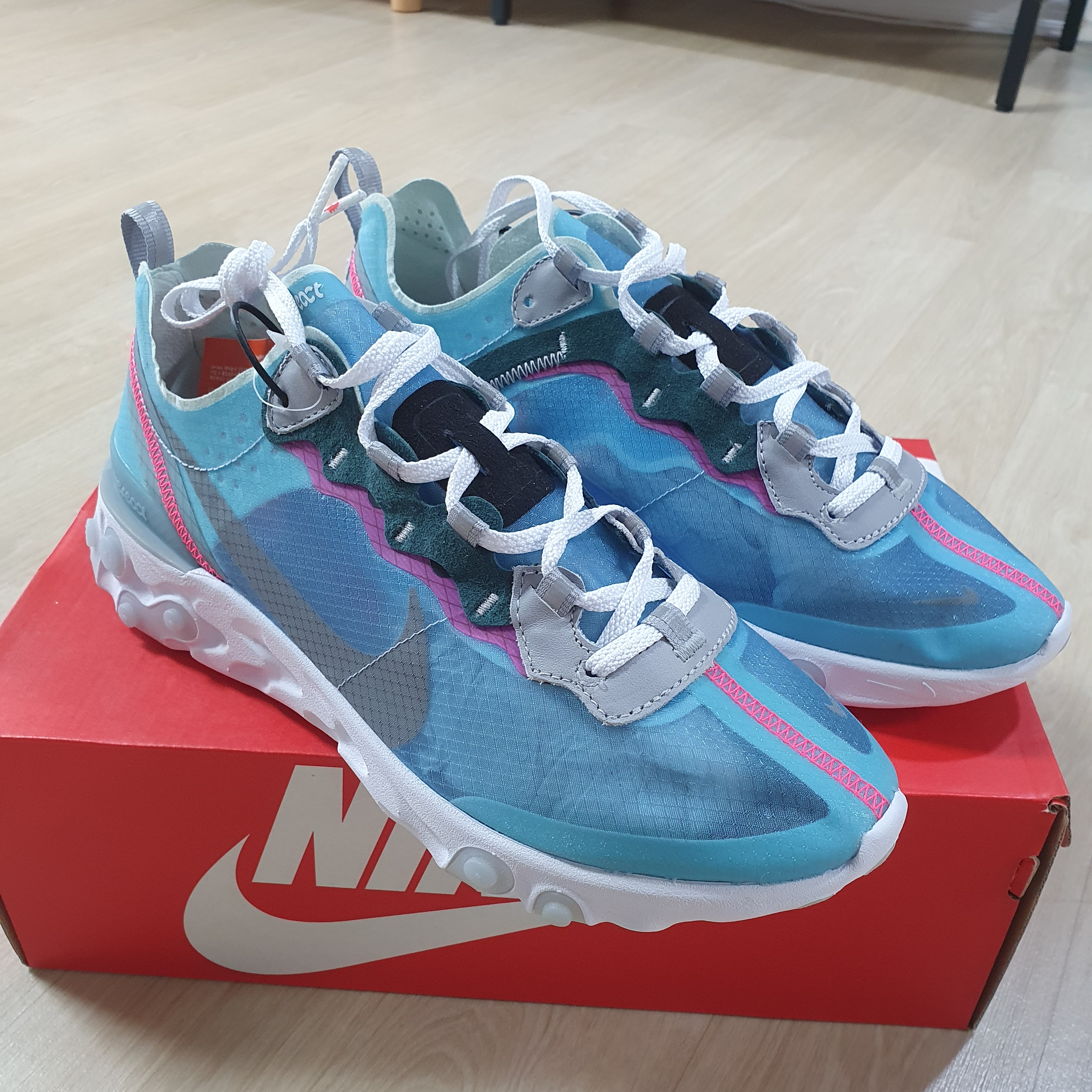 Nike React Element 87 Royal Tint 착용 스타일
