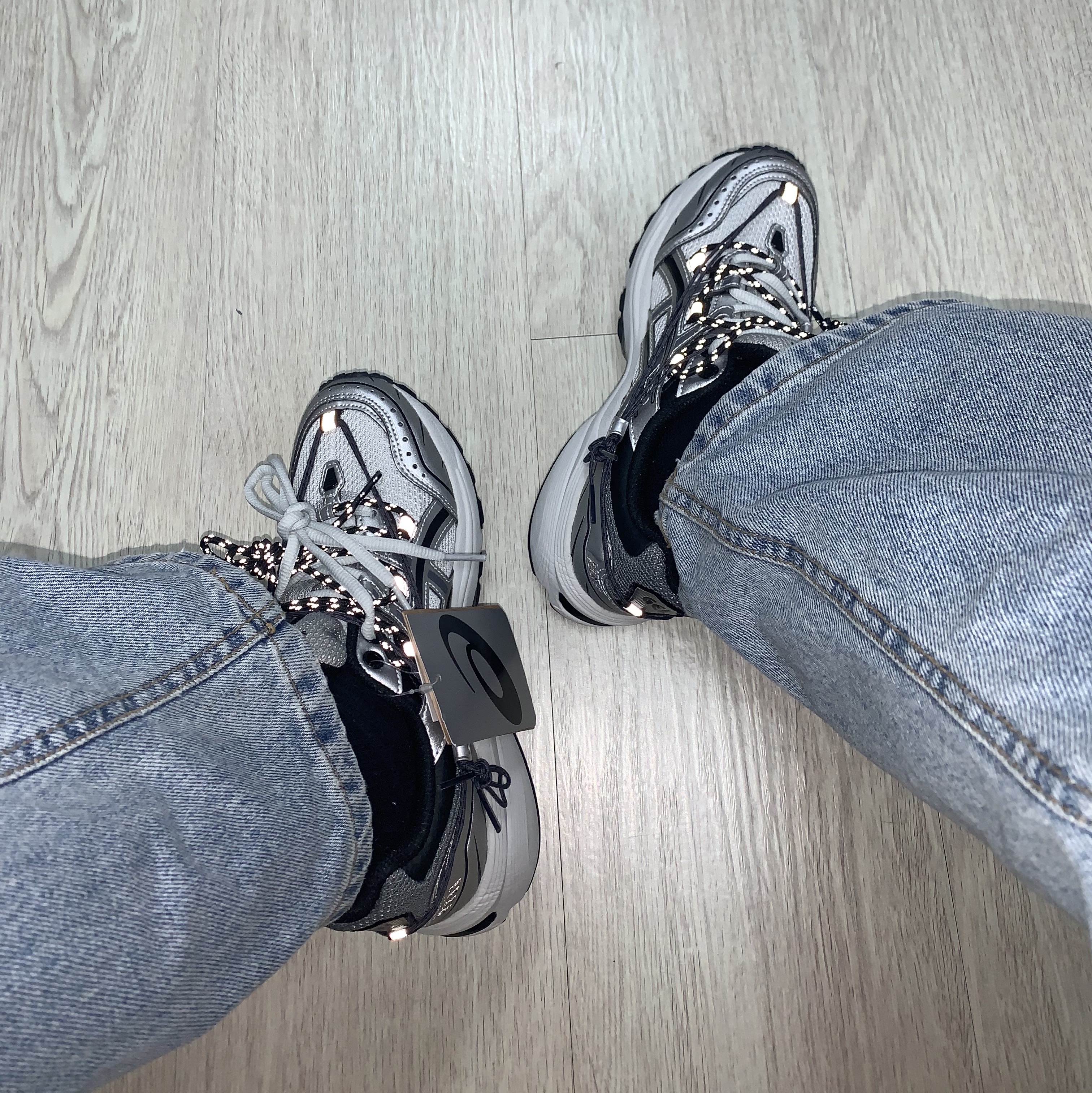 Asics x Andersson Bell Gel-1090 Glacier Grey Silver 착용 스타일