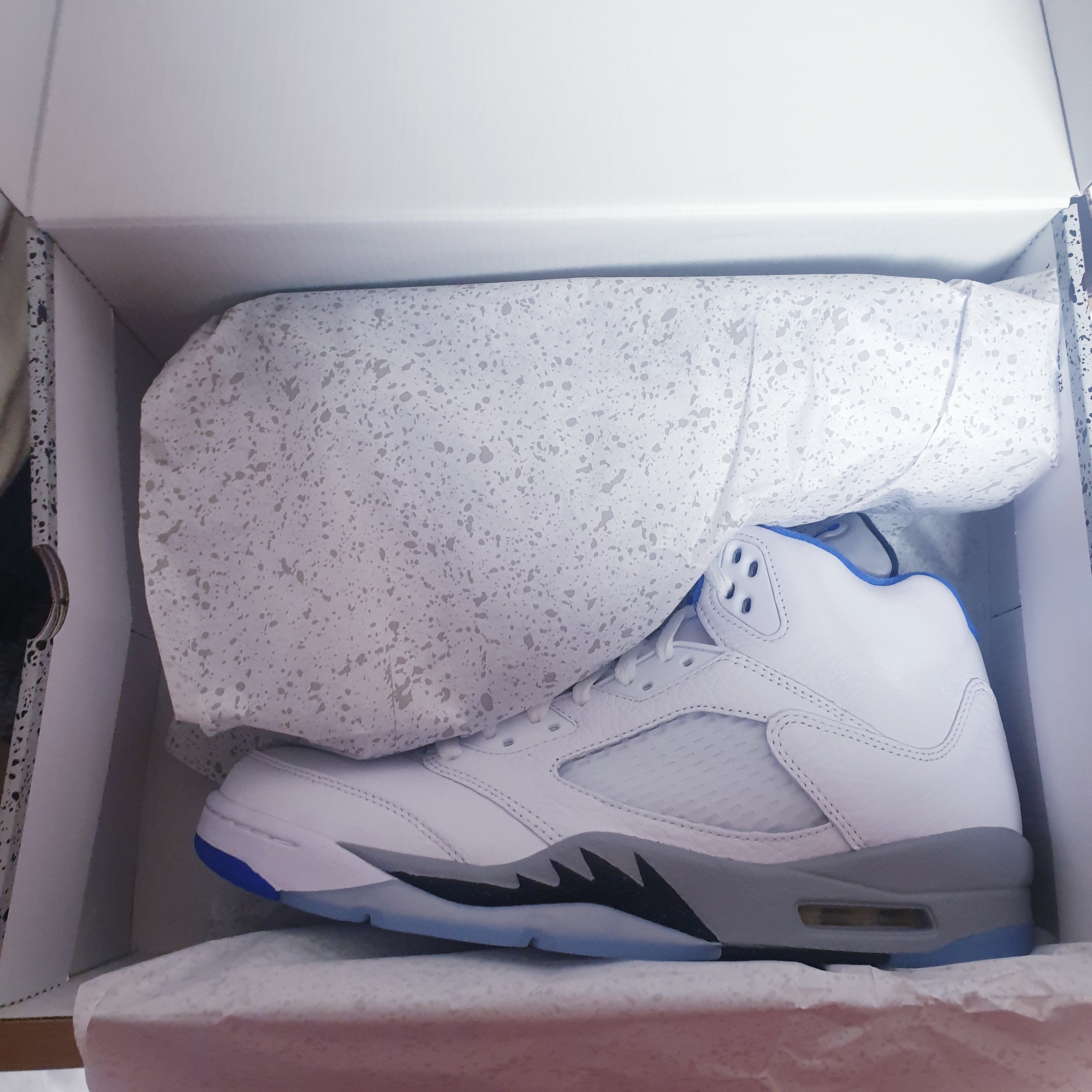 Jordan 5 Retro Stealth 2.0 착용 스타일 - 1