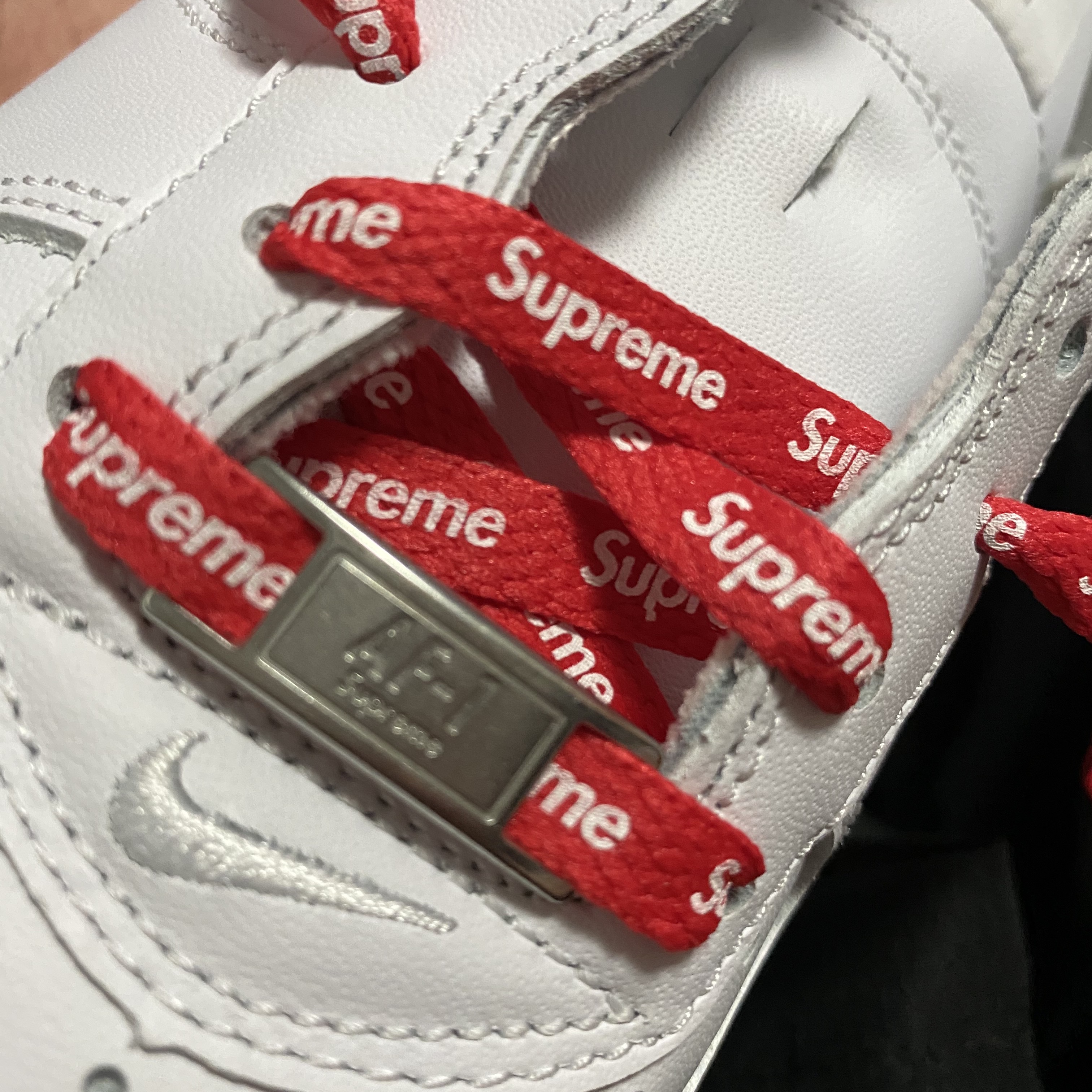 Nike x Supreme Air Force 1 Low White 착용 스타일