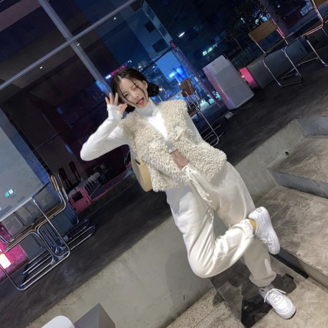(W) Nike Air Force 1 Shadow Triple White 착용 스타일 - 3