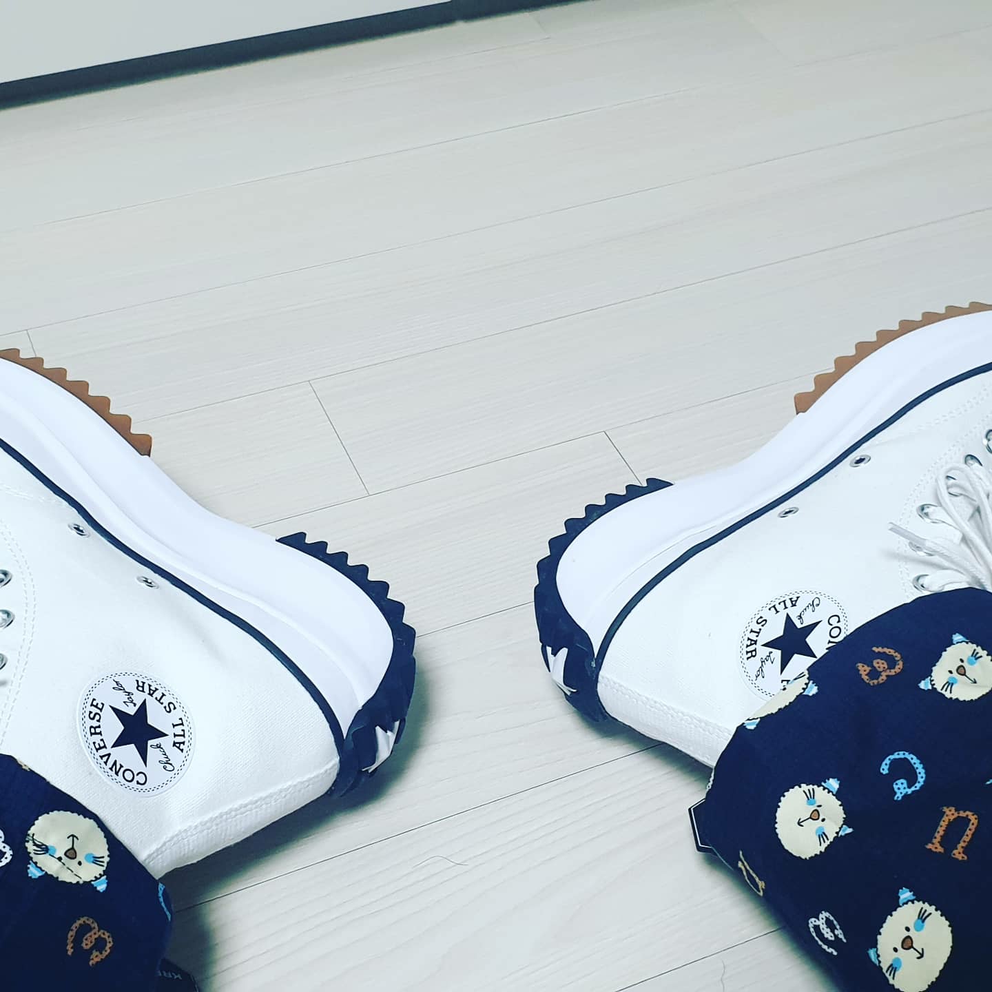 Converse Run Star Hike Hi White Black Gum 착용 스타일
