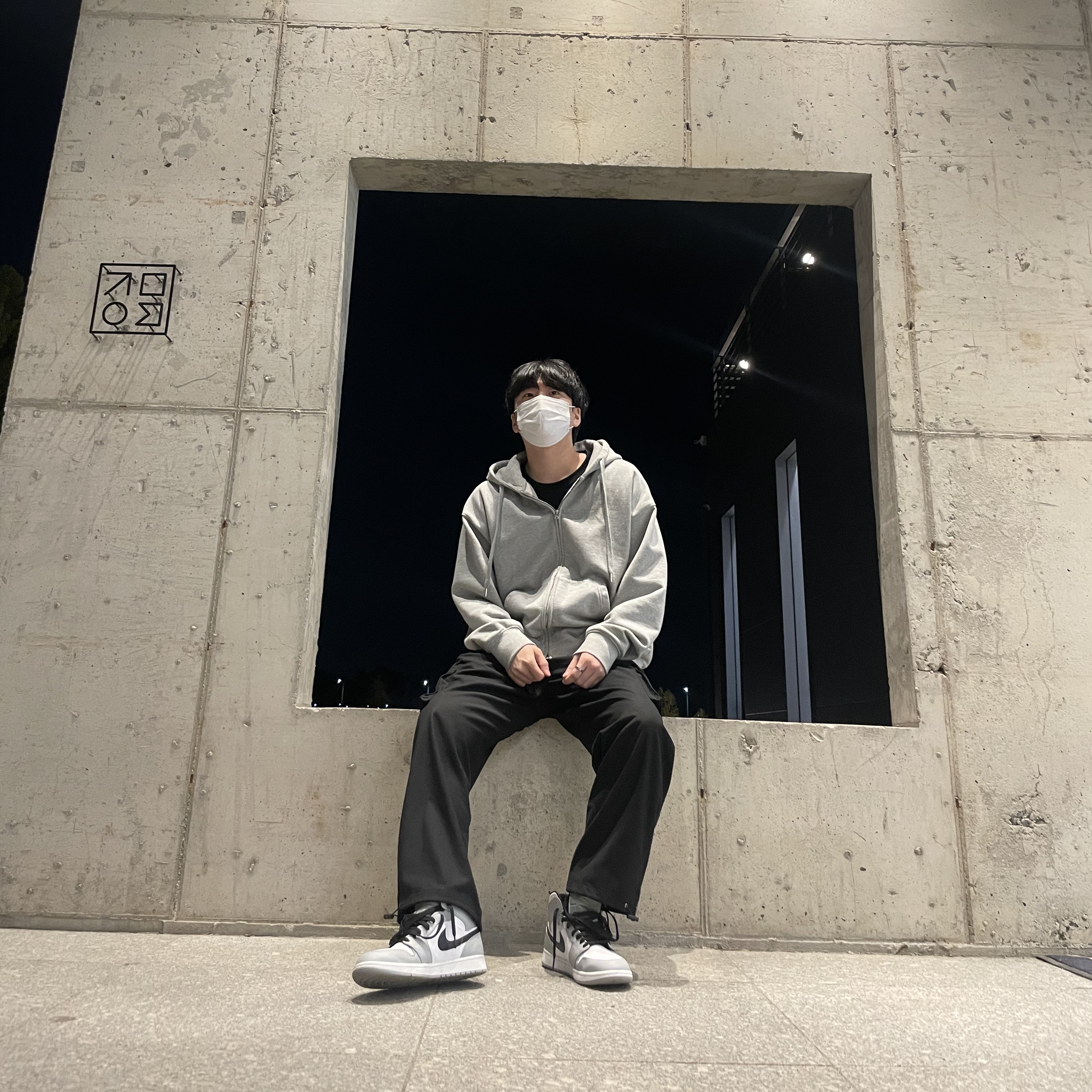 Jordan 1 Mid Light Smoke Grey 착용 스타일