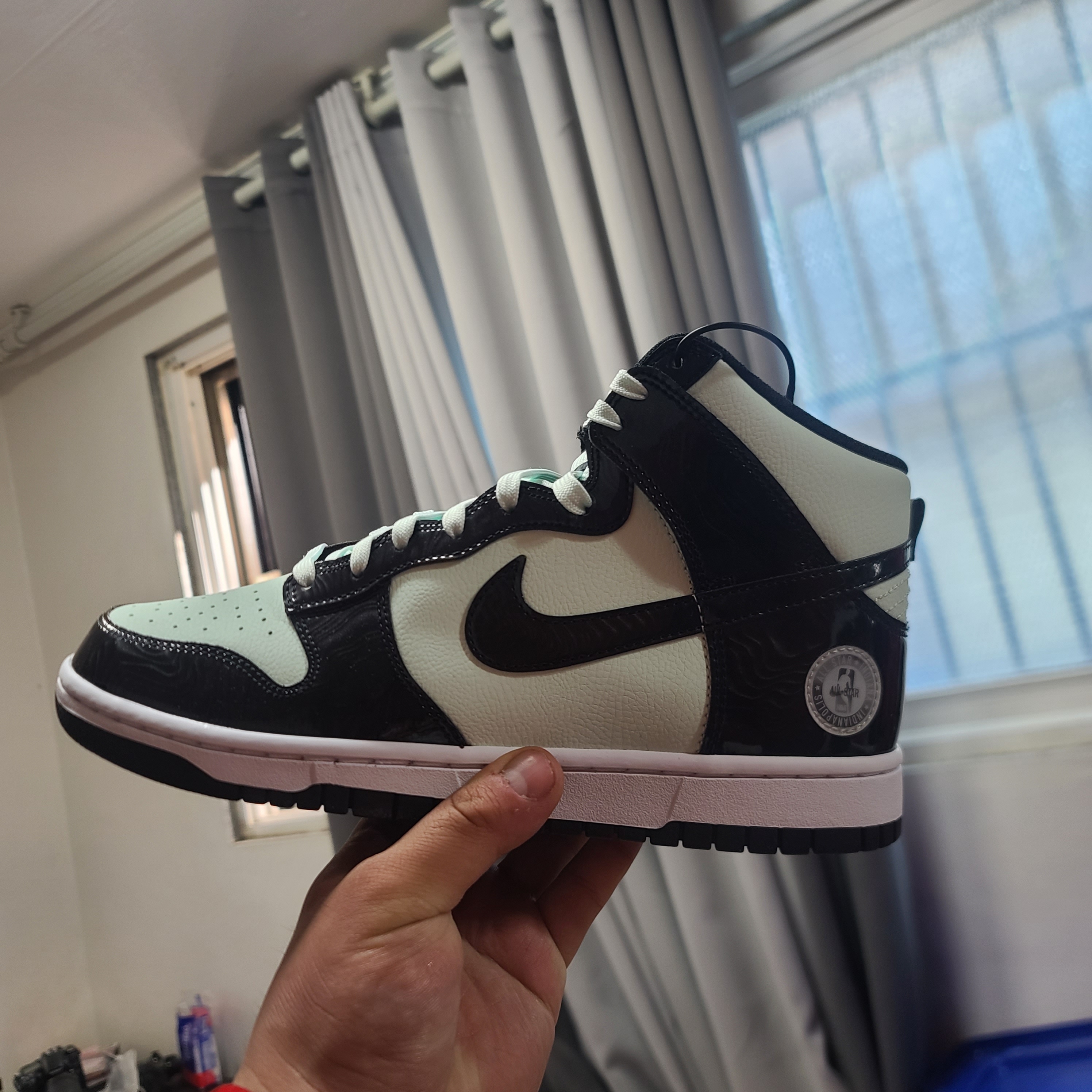 Nike Dunk High Barely Green 착용 스타일 - 1