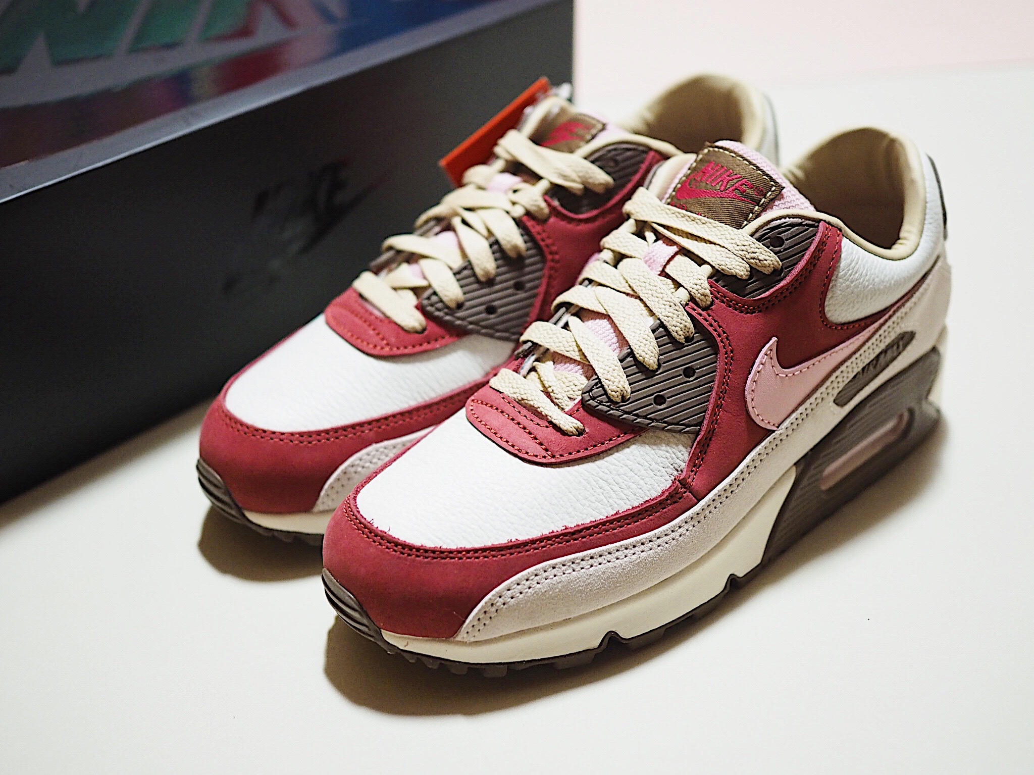 Nike Air Max 90 NRG Bacon 착용 스타일 - 2