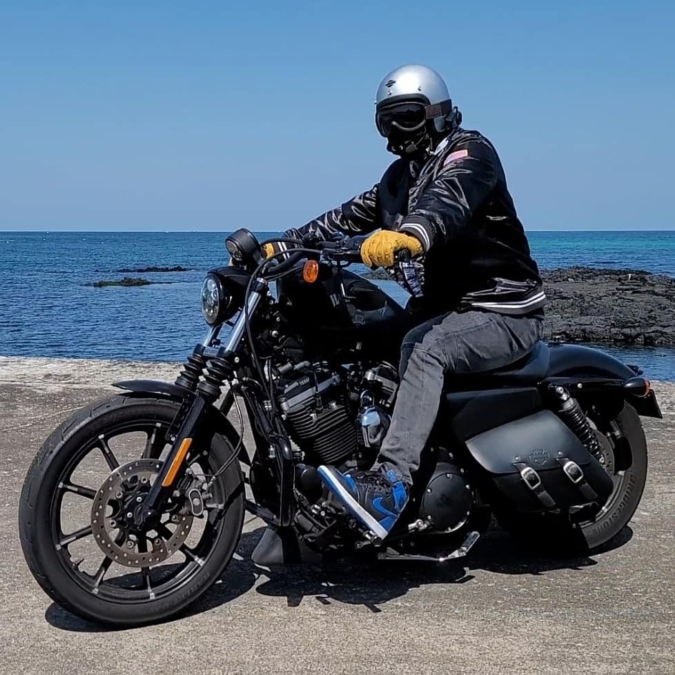 Jordan 1 Retro Royal 2017, Off-White x Amore Pacific Protection Box (Without Cosmetics) 착용 스타일