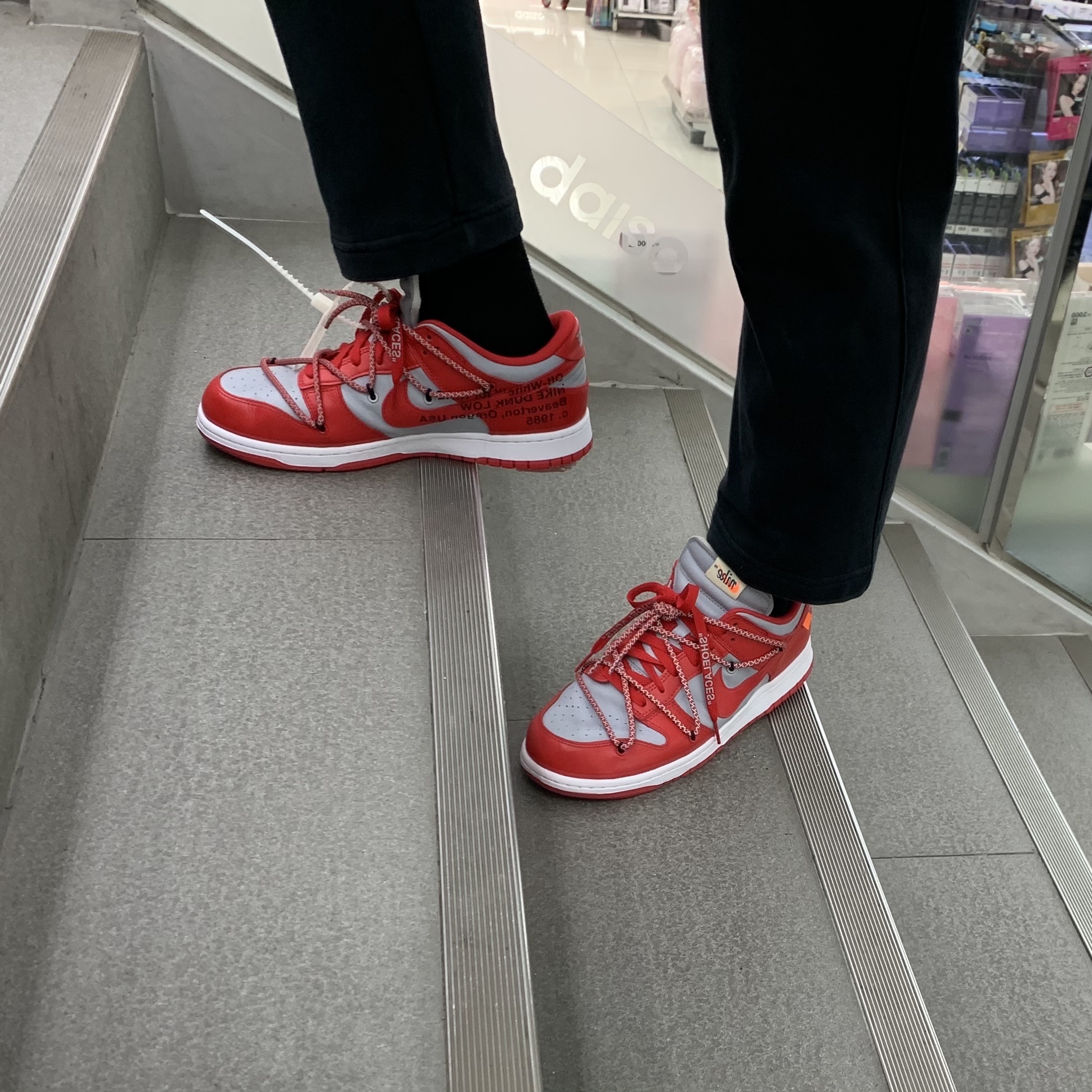 Nike x Off-White Dunk Low University Red 착용 스타일 - 1