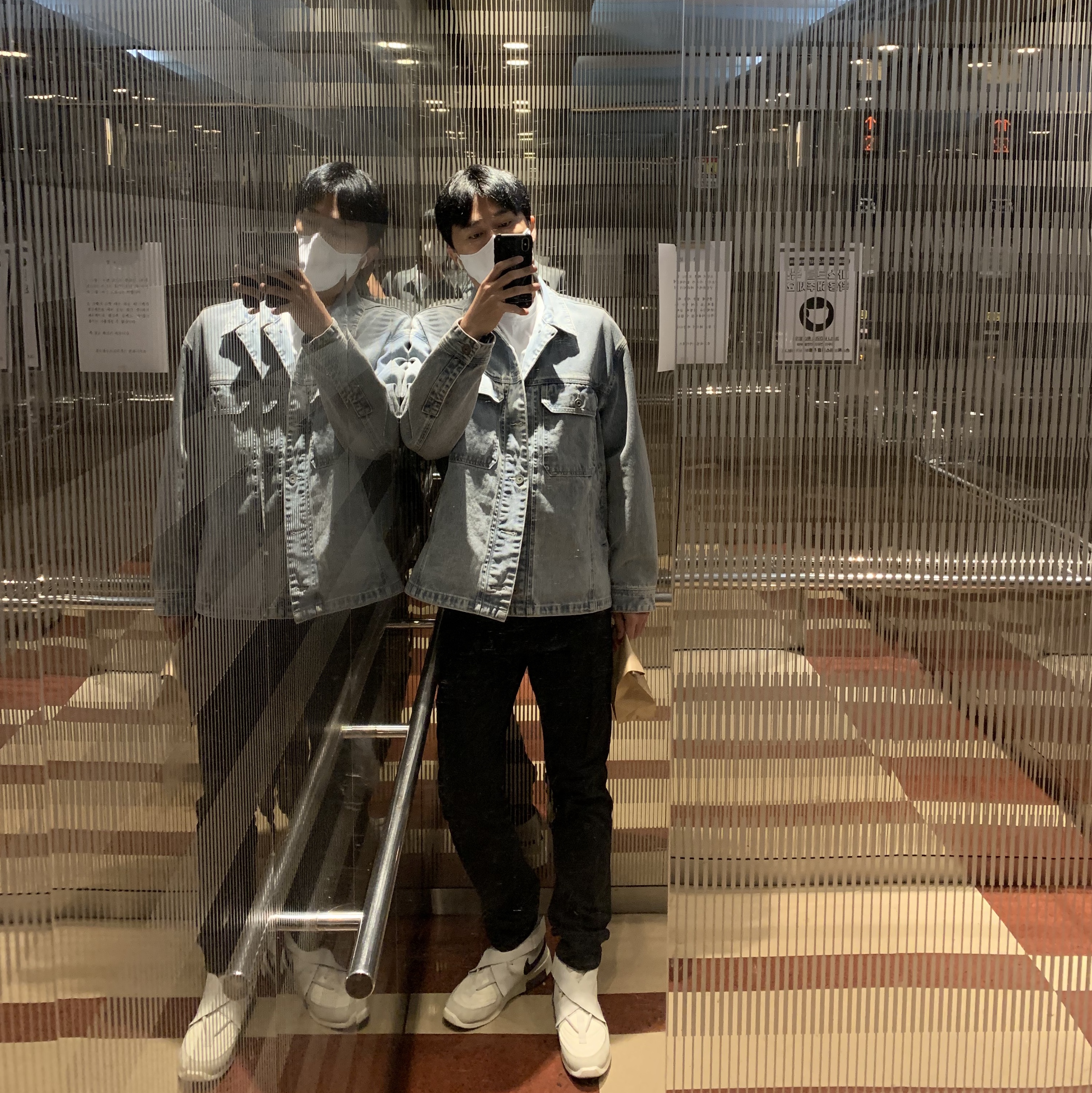 Nike x Fear of God Air Fear of God Raid Light Bone 착용 스타일
