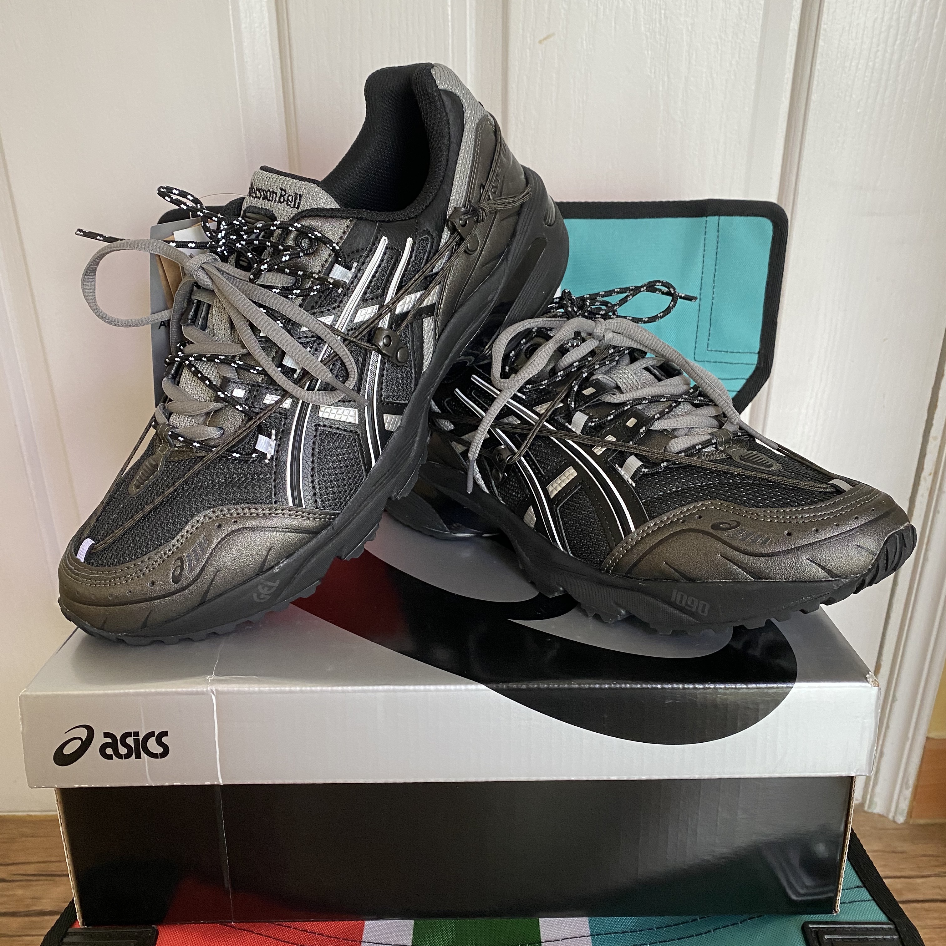 Asics x Andersson Bell Gel-1090 Black Silver 착용 스타일