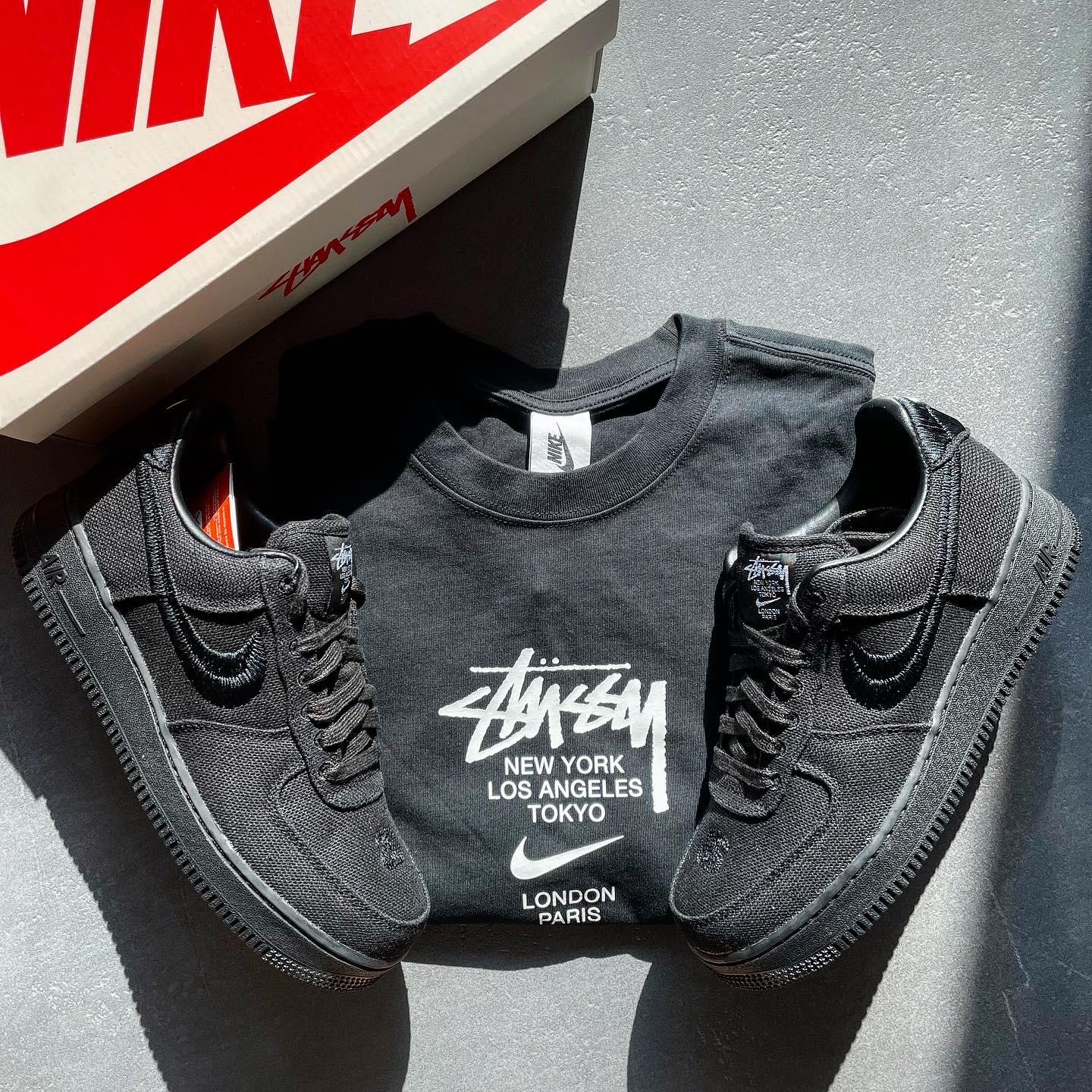 Nike x Stussy Air Force 1 Low Triple Black, Nike x Stussy WT T-Shirt Black - US/EU 착용 스타일