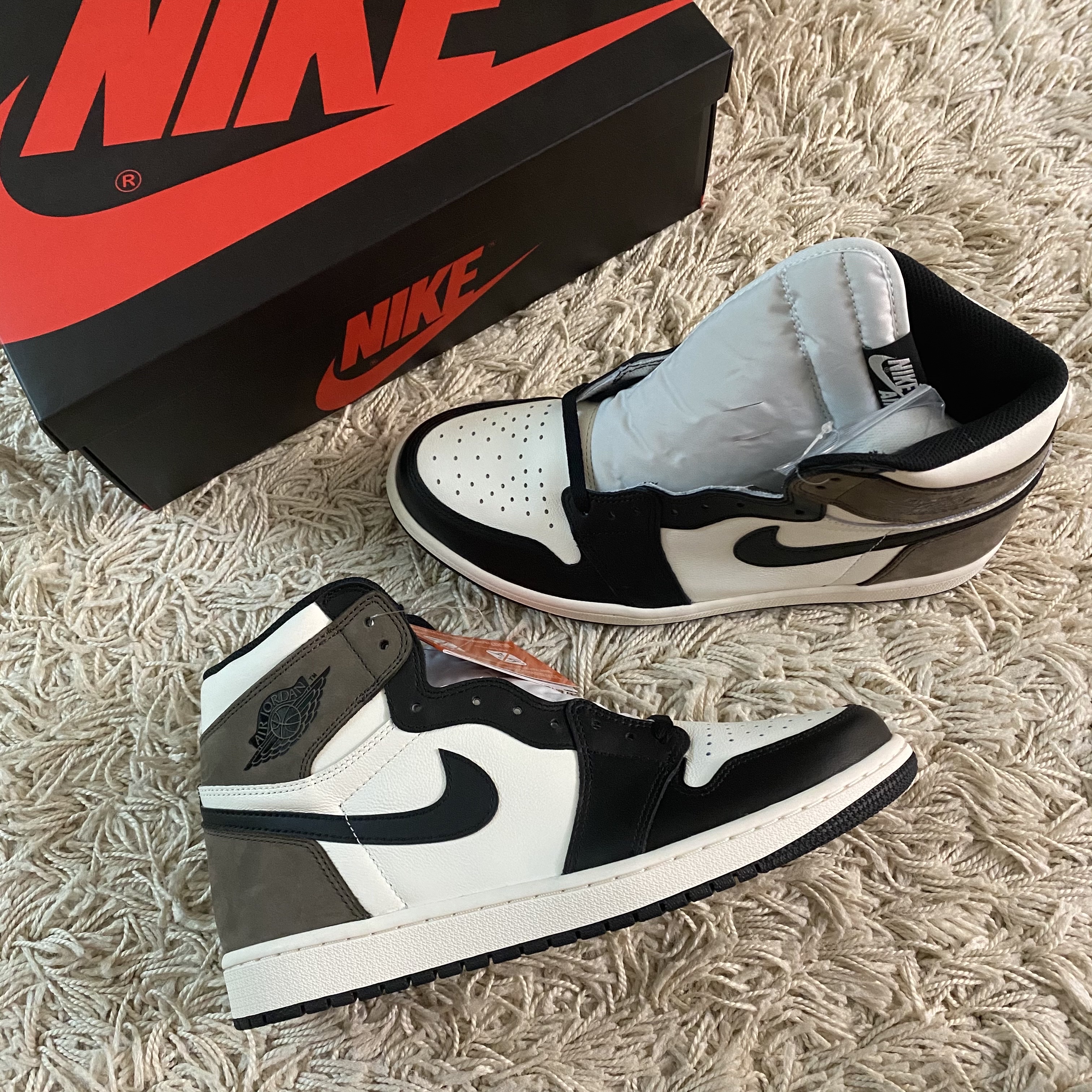 Jordan 1 Retro High OG Black Mocha 착용 스타일