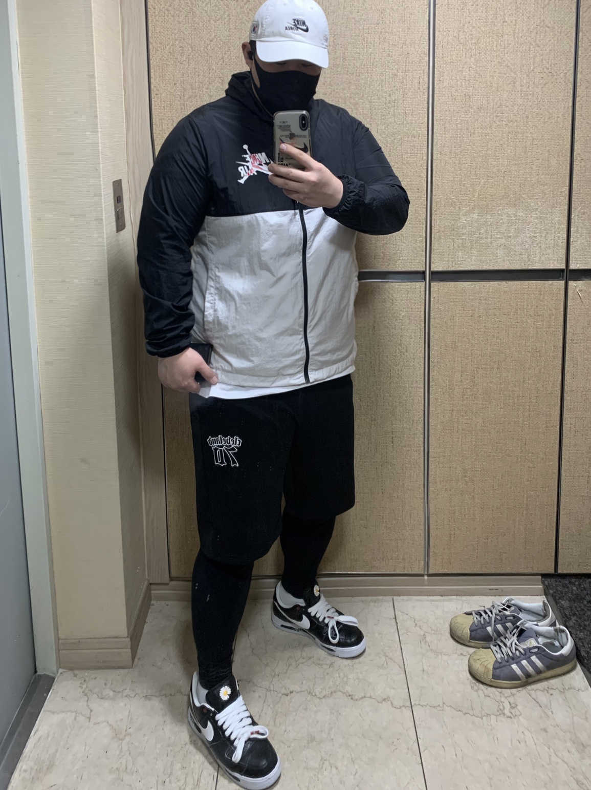 Nike x Peaceminusone Air Force 1 Low Para-Noise, Nike Air Force 1 '07 Craft White Photon Dust 착용 스타일