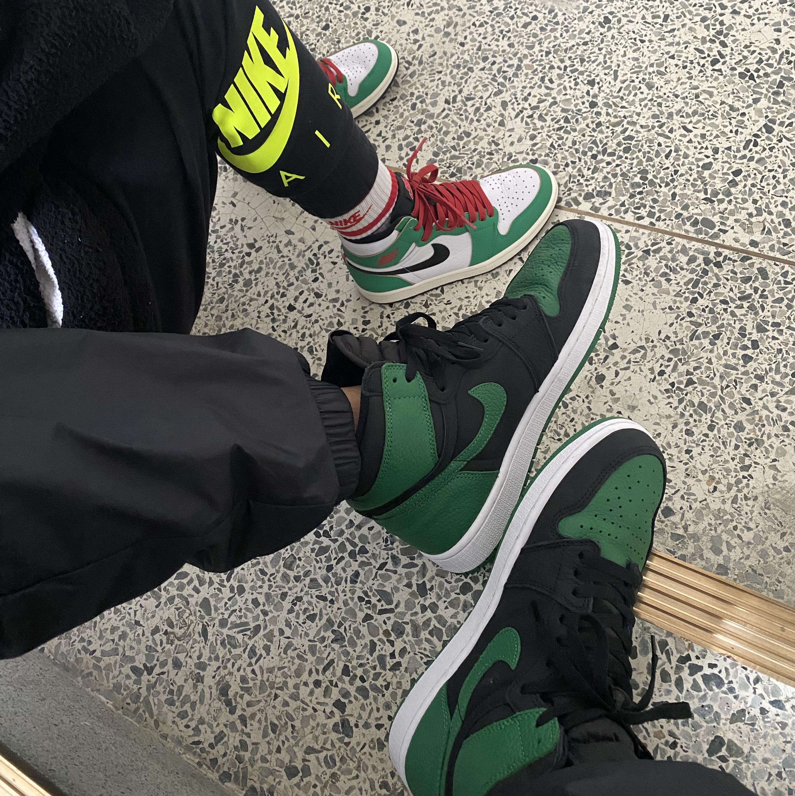 (W) Jordan 1 Retro High OG Lucky Green, Jordan 1 Retro High OG Pine Green Black 착용 스타일