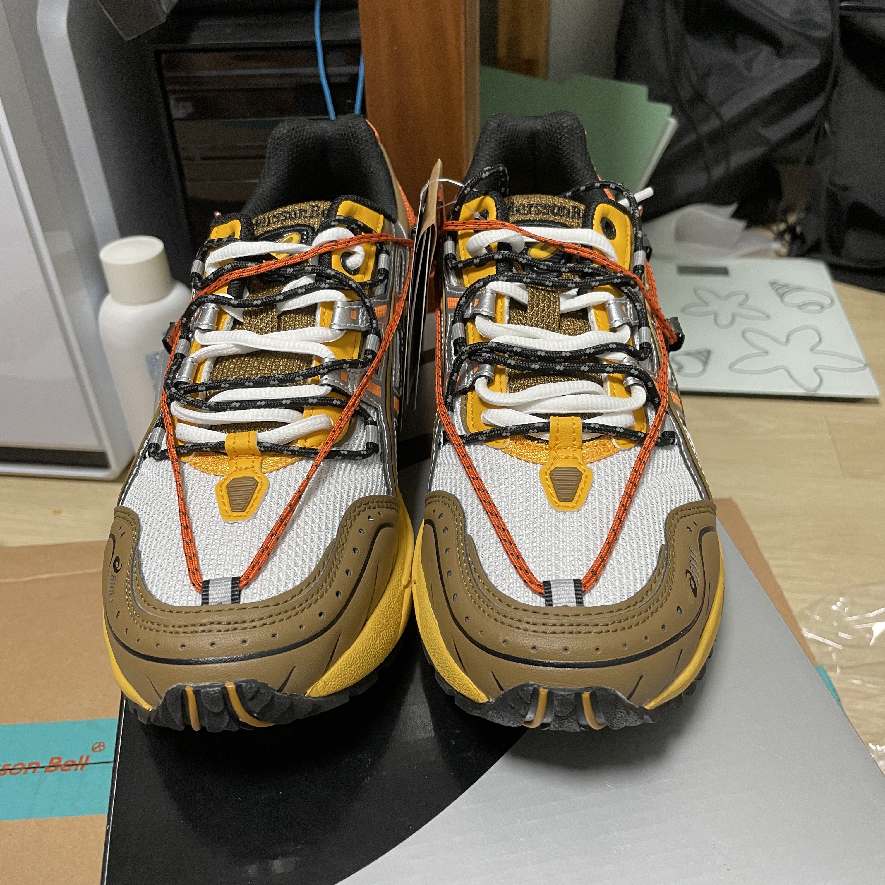 Asics x Andersson Bell Gel-1090 White Orange 착용 스타일 - 2