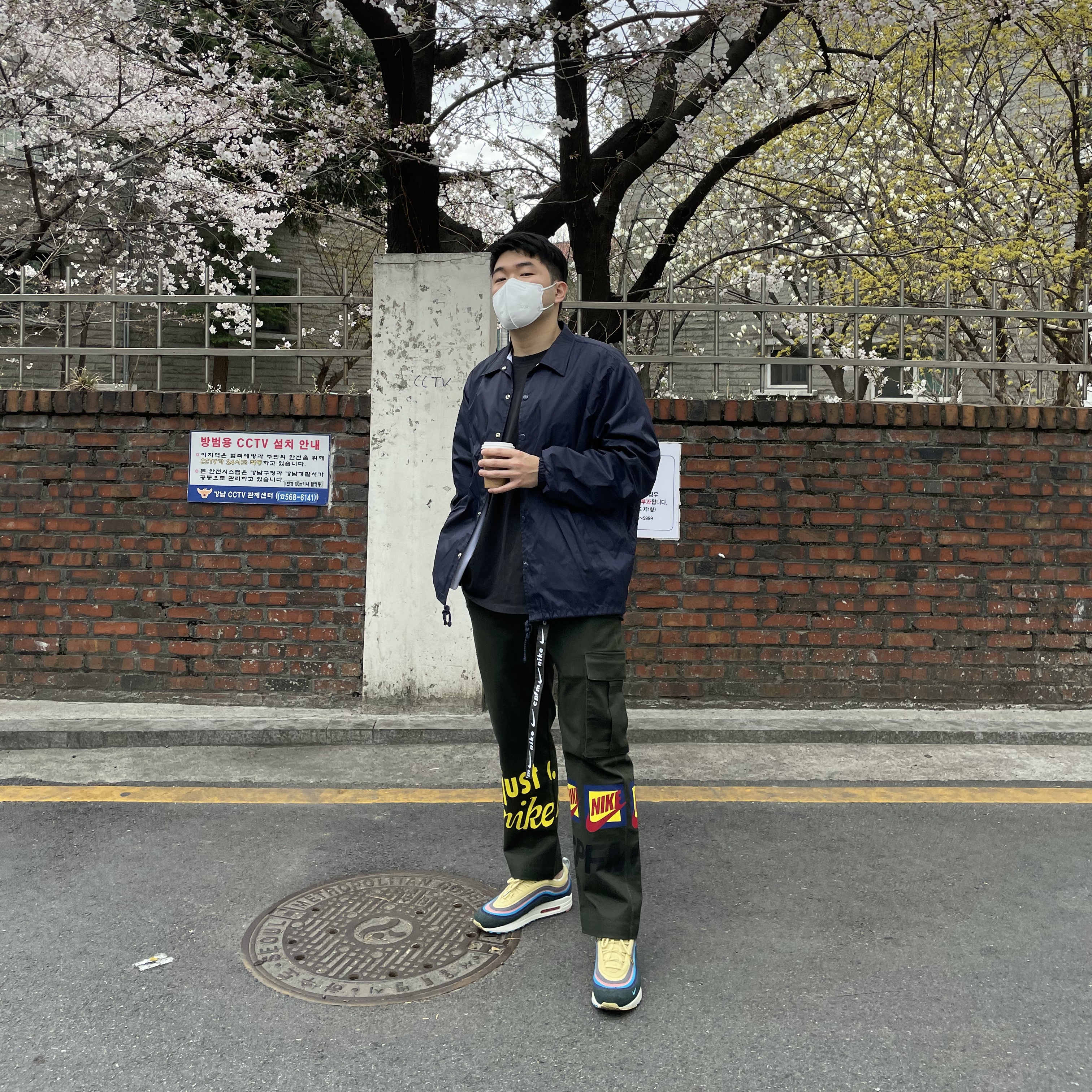 Nike x Sean Wotherspoon Air Max 1/97, Nike x Cactus Plant Flea Market Track Pants Olive 착용 스타일