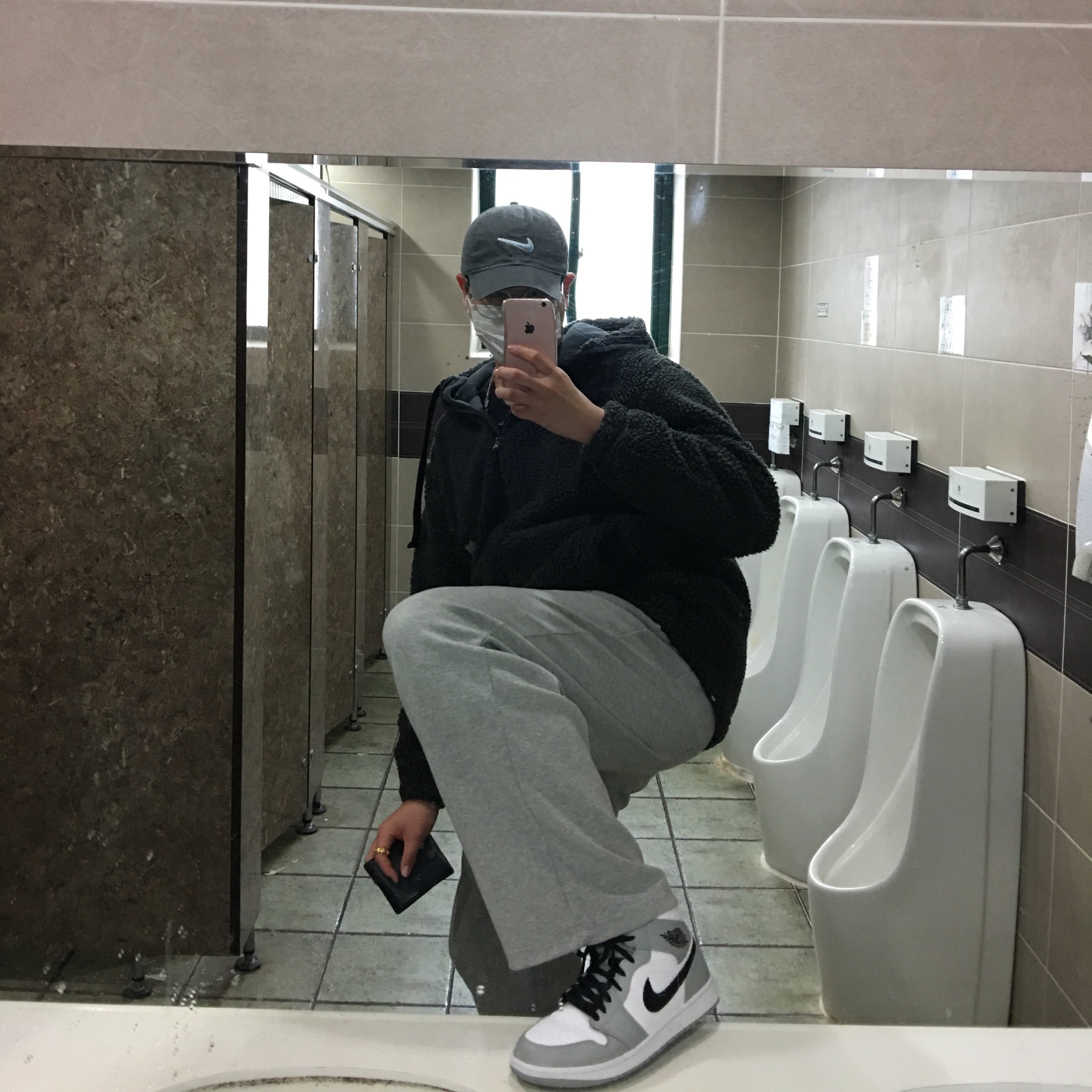 Jordan 1 Mid Light Smoke Grey 착용 스타일