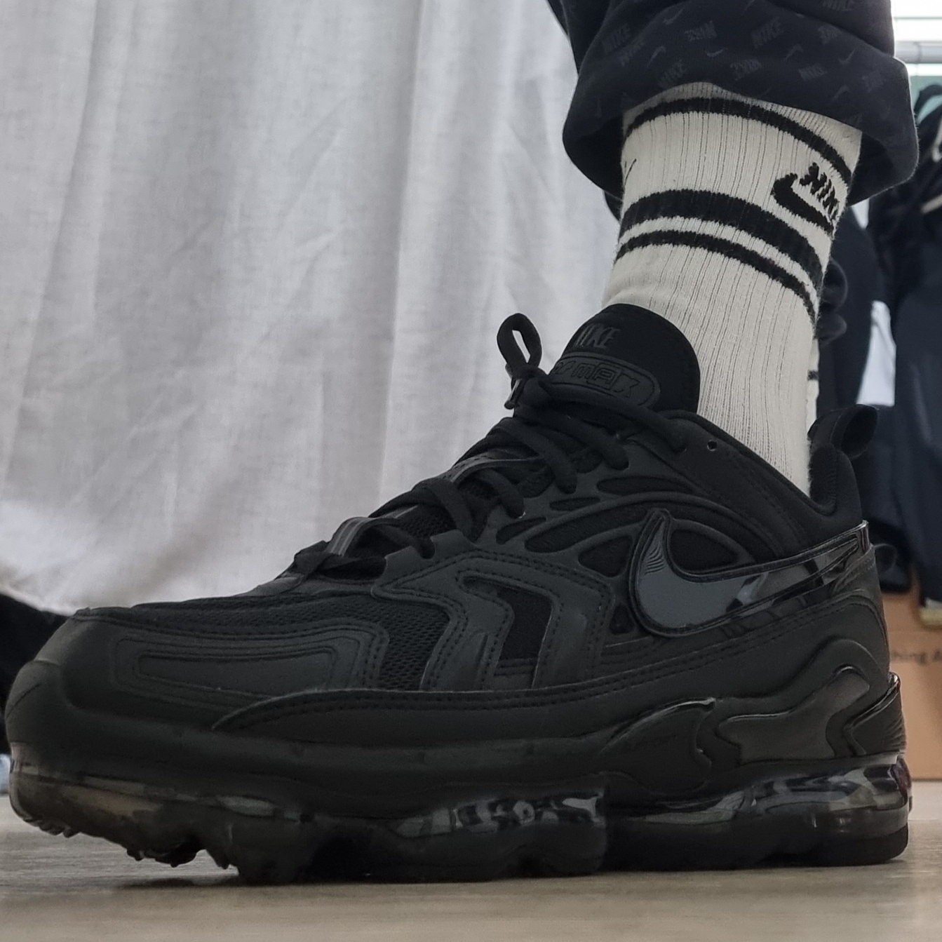 Nike Air VaporMax EVO Triple Black 착용 스타일