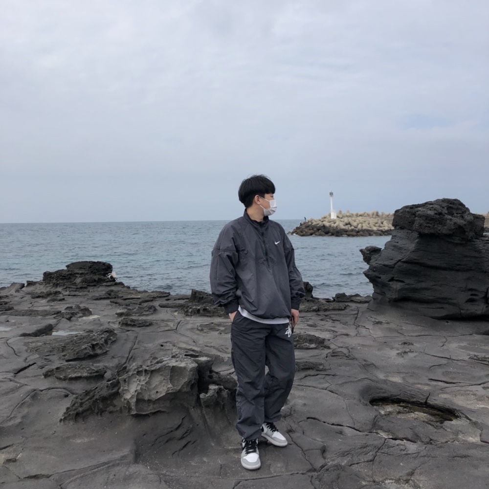 Jordan 1 Mid Light Smoke Grey, Nike x Stussy Windrunner Jacket Off Noir 착용 스타일