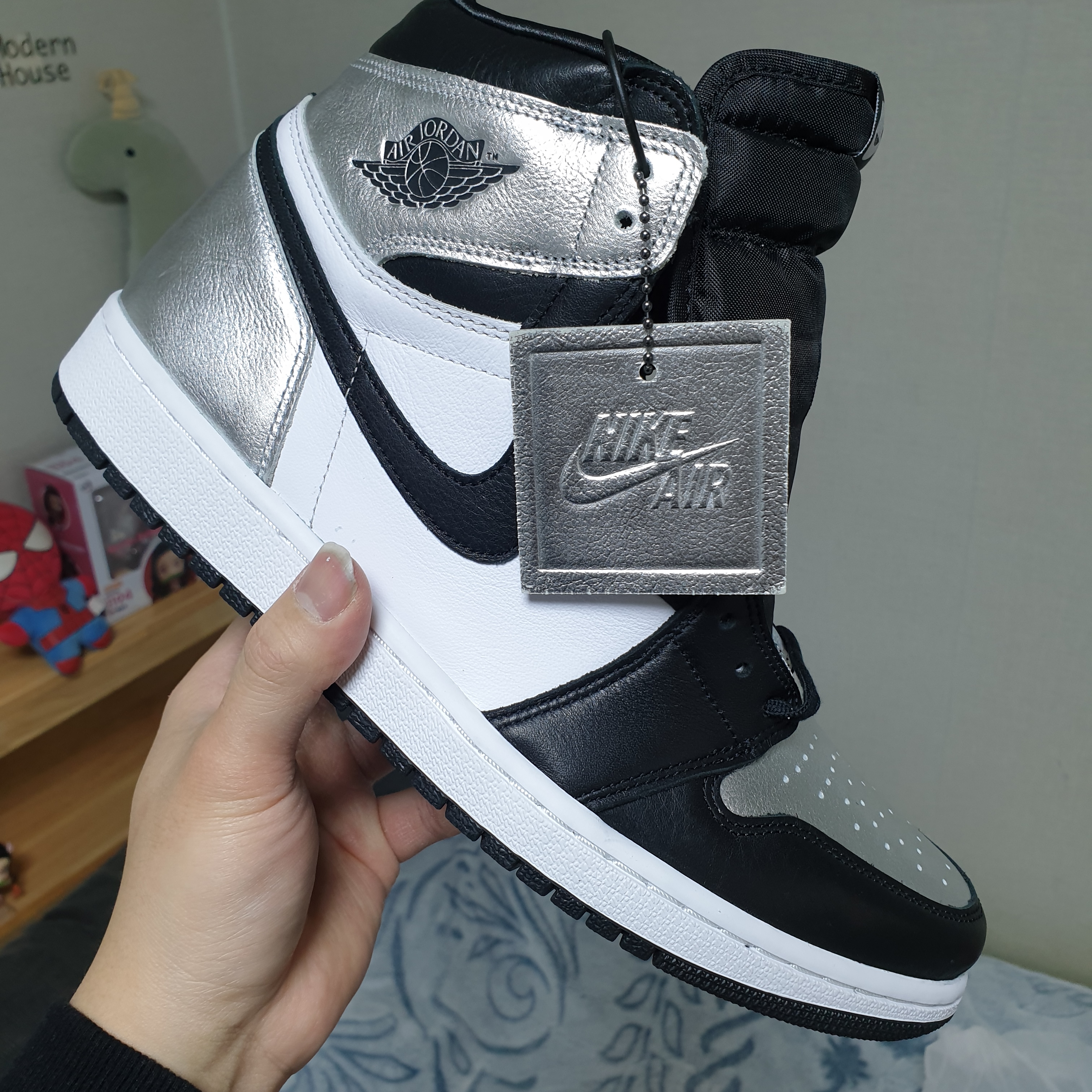 (W) Jordan 1 Retro High OG Silver Toe 착용 스타일 - 3