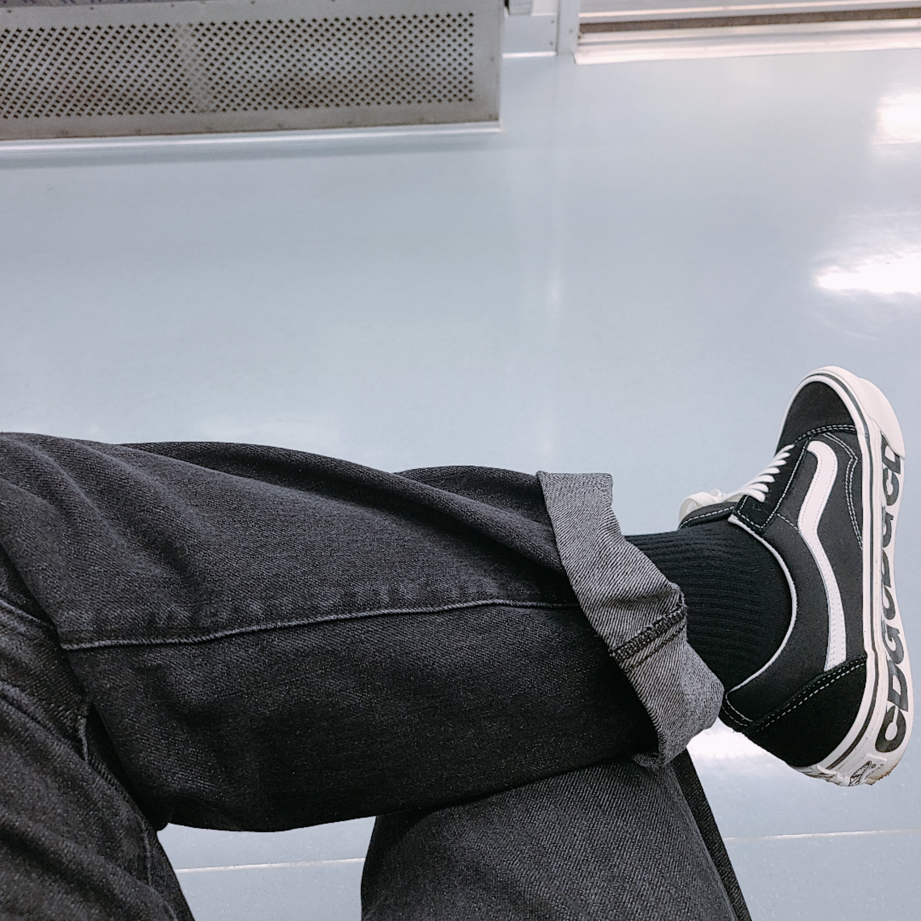 Vans Vault x CDG OG Old Skool LX Side Wall 착용 스타일 - 2