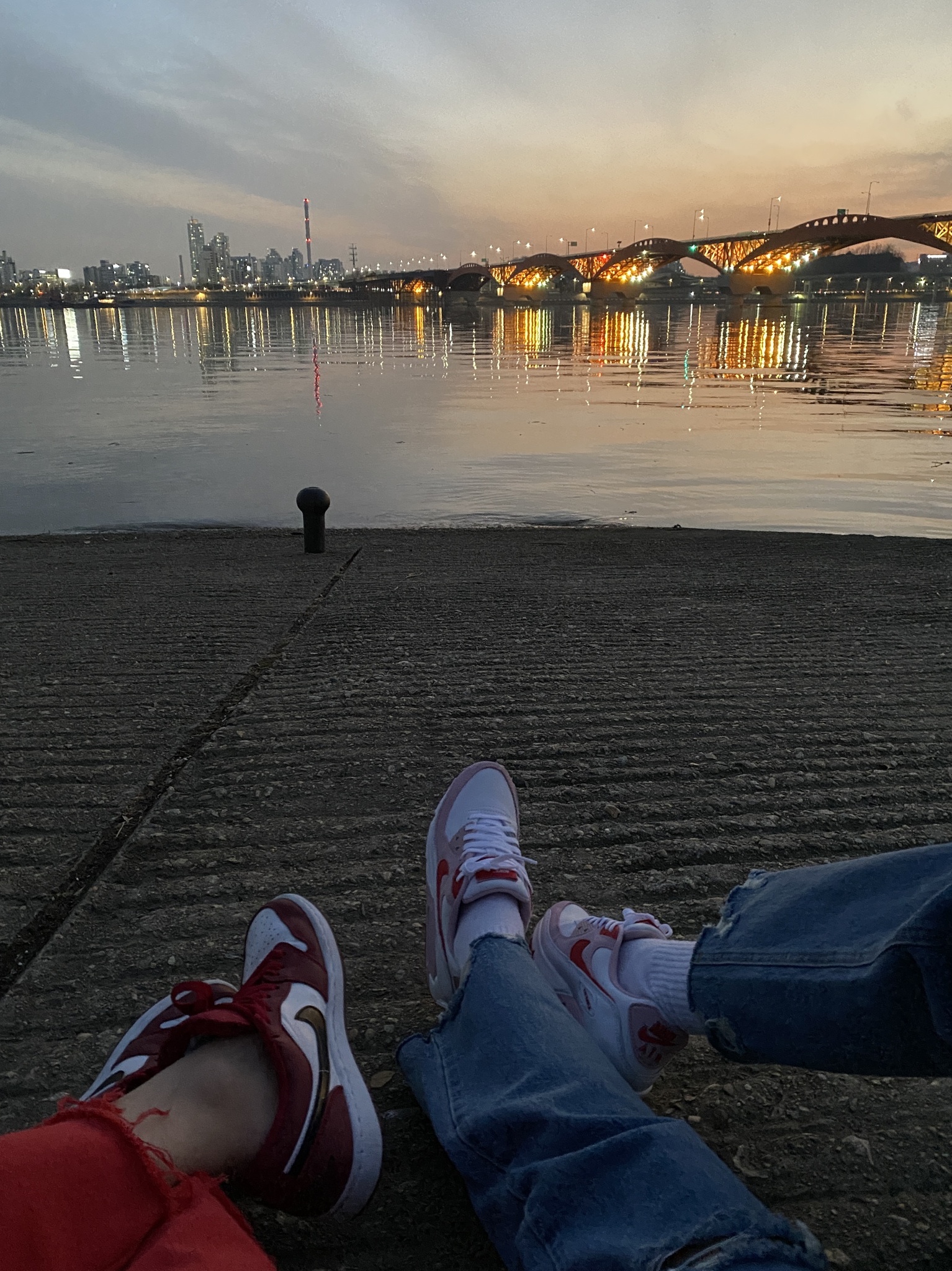 (W) Nike Air Max 90 QS Valentine's Day 착용 스타일 - 4