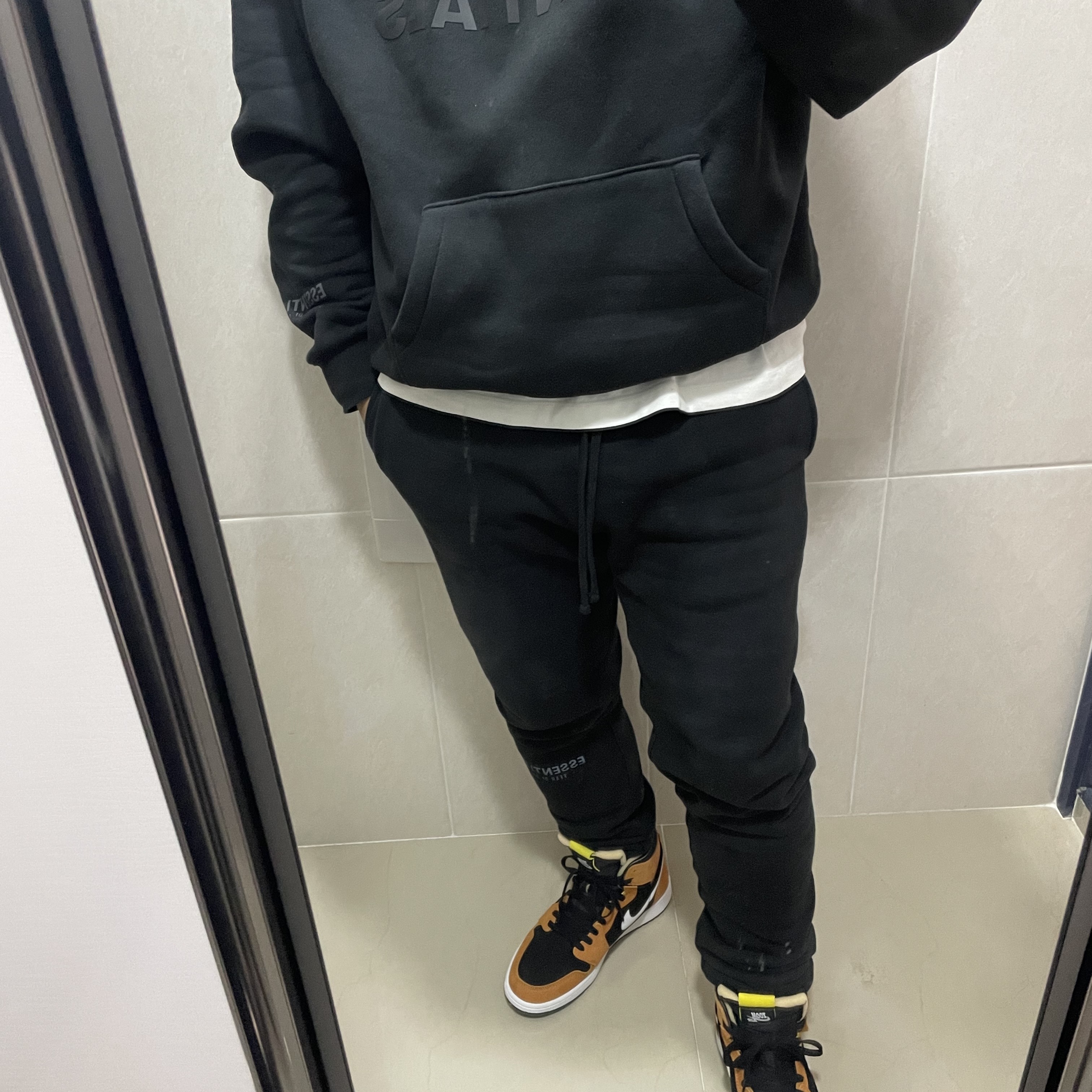 Essentials Sweatpants Dark Slate/Black 2020, Essentials 3D Silicon Applique Pullover Hoodie Dark Slate/Black 2020 착용 스타일 - 5