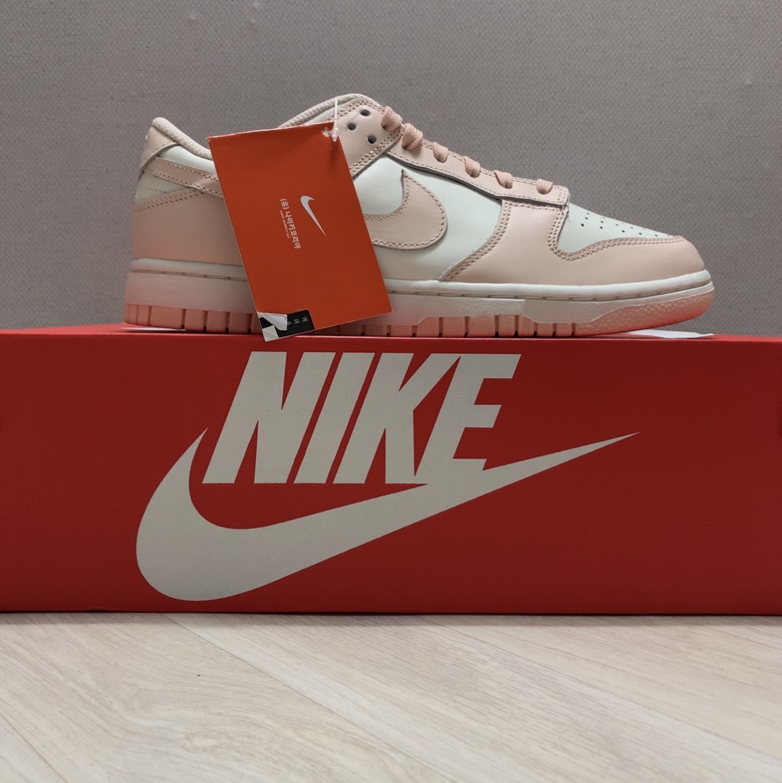 Alexander McQueen Oversized Sneakers White Black, (W) Nike Dunk Low Orange Pearl 착용 스타일 - 2