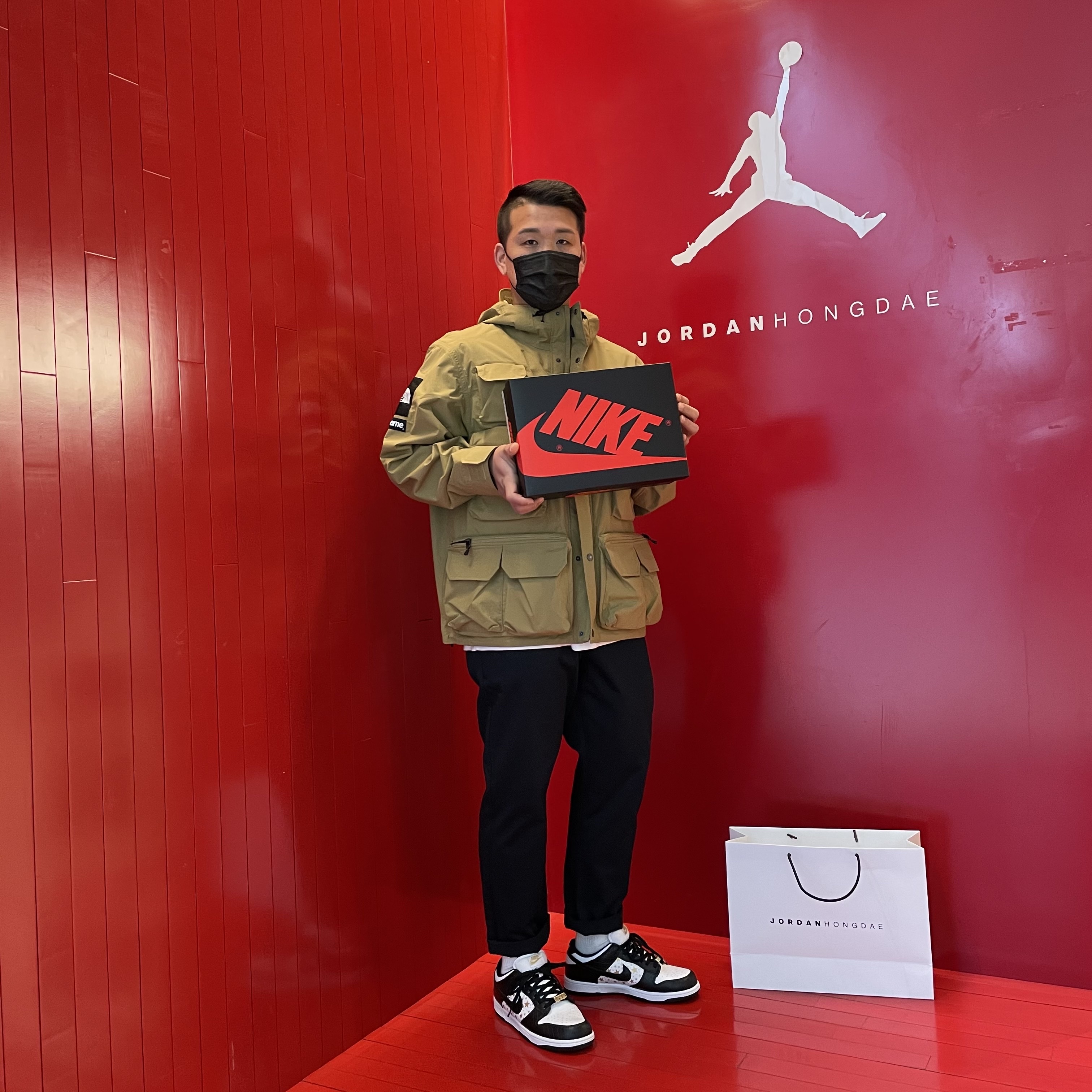 Supreme x The North Face Cargo Jacket Gold - 20SS, Nike x Supreme SB Dunk Low Black 착용 스타일 - 2