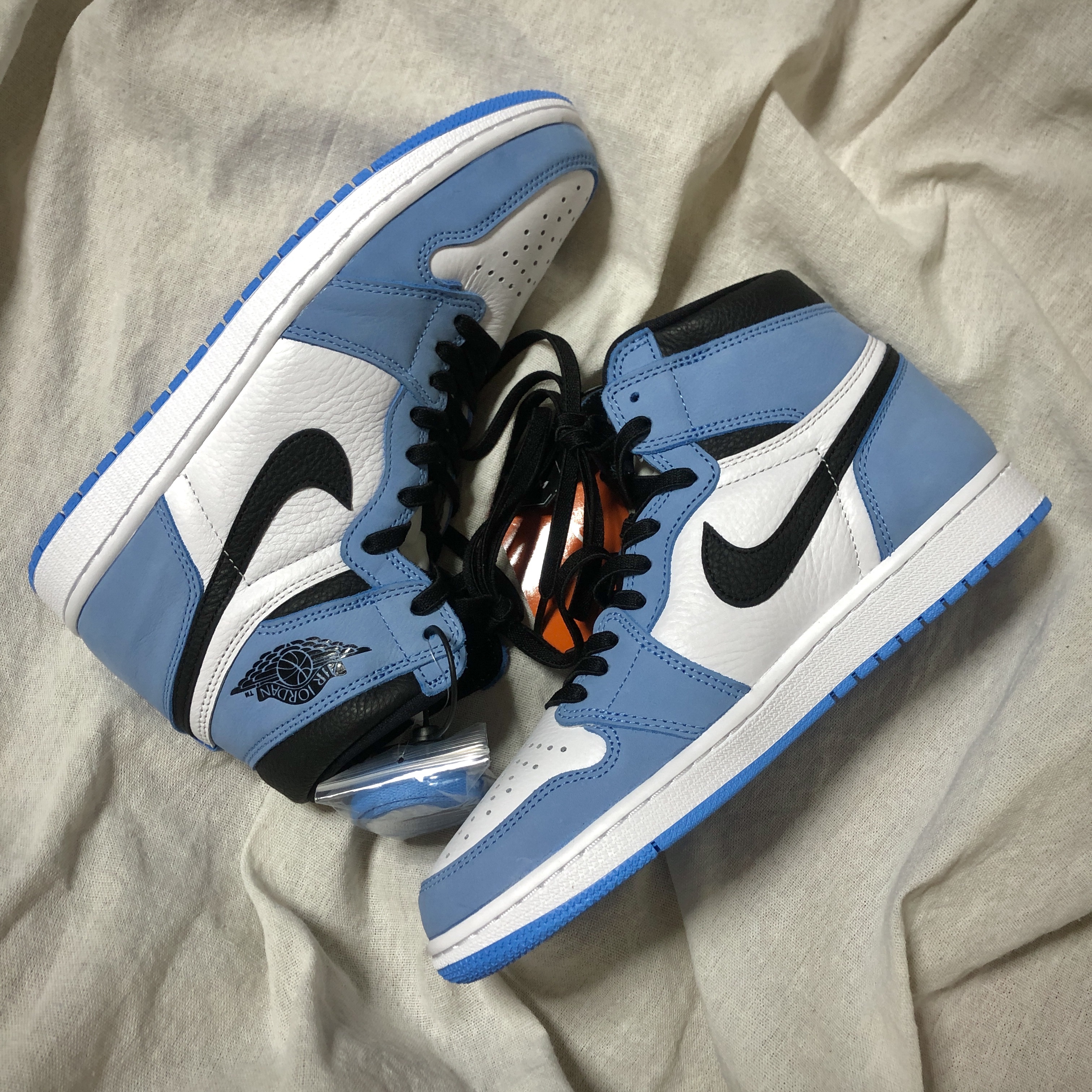 Jordan 1 Retro High OG University Blue 착용 스타일