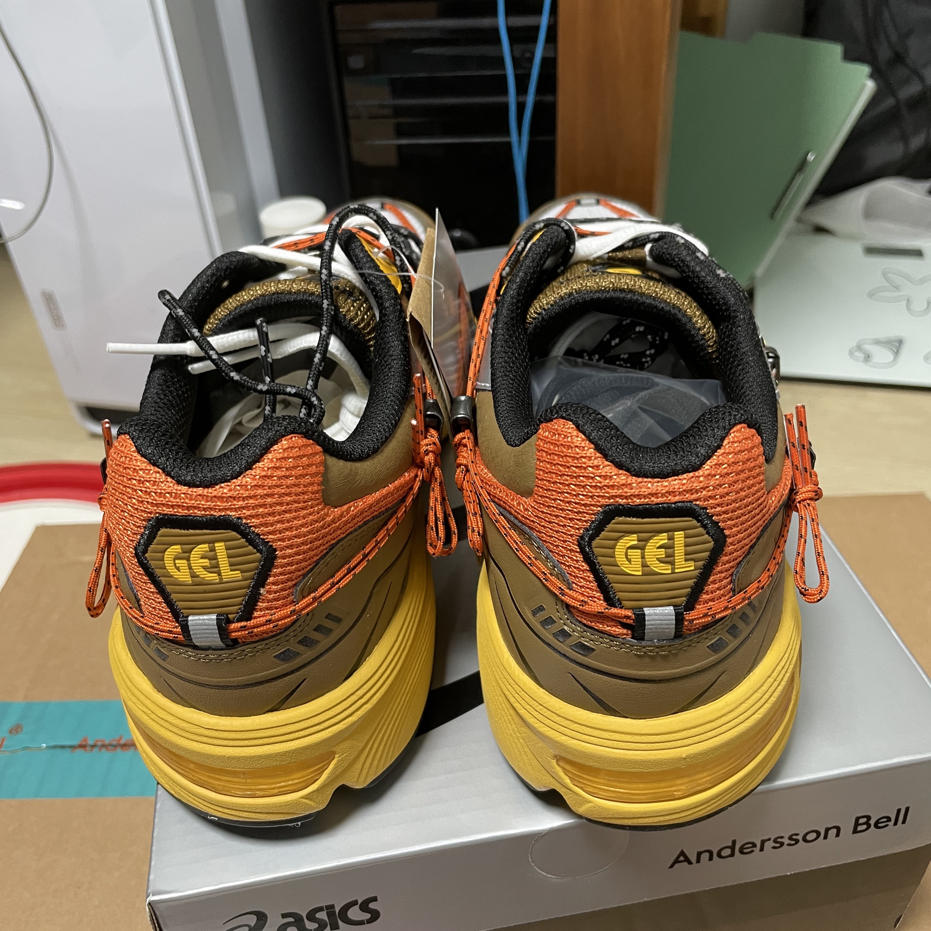 Asics x Andersson Bell Gel-1090 White Orange 착용 스타일 - 5