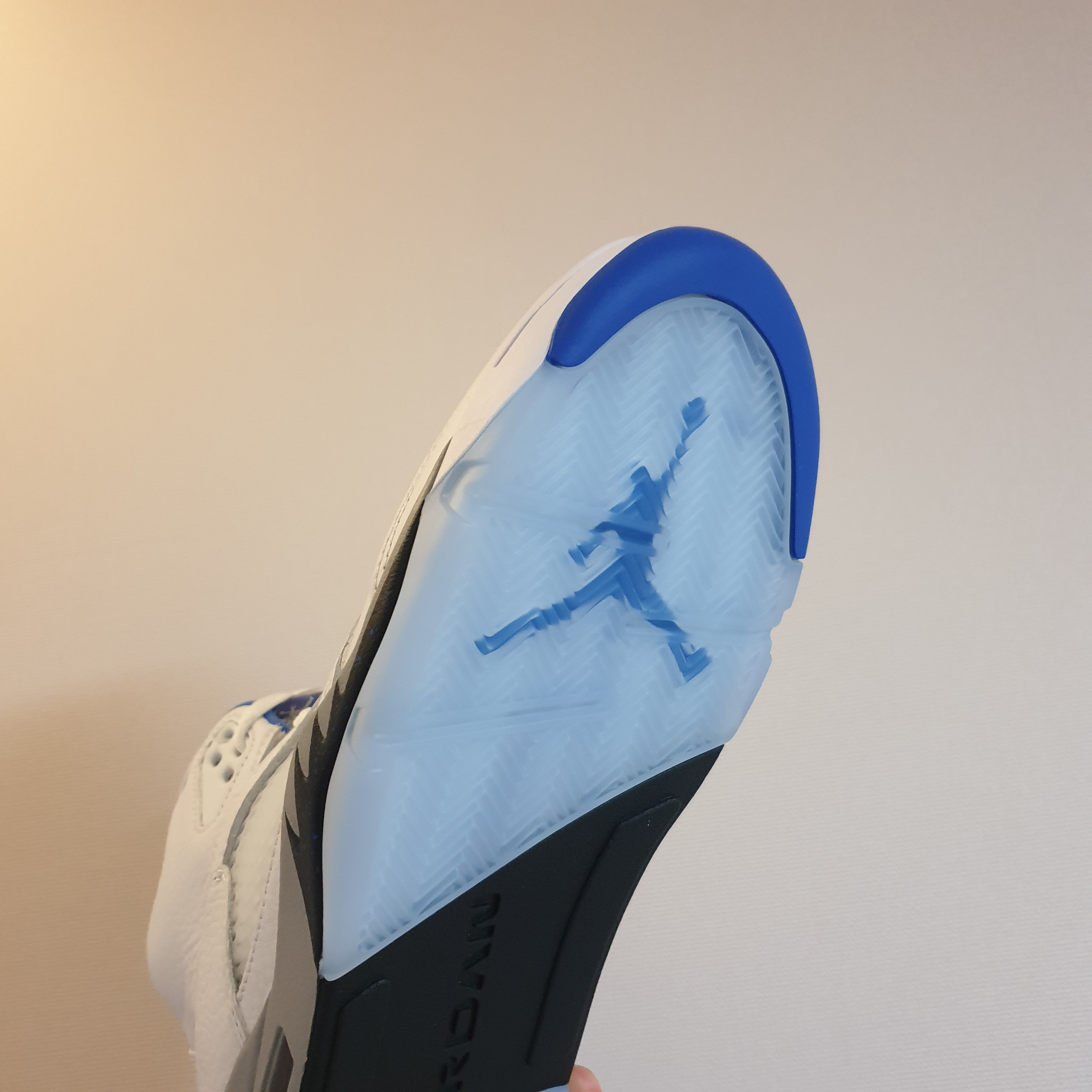 Jordan 5 Retro Stealth 2.0 착용 스타일 - 3