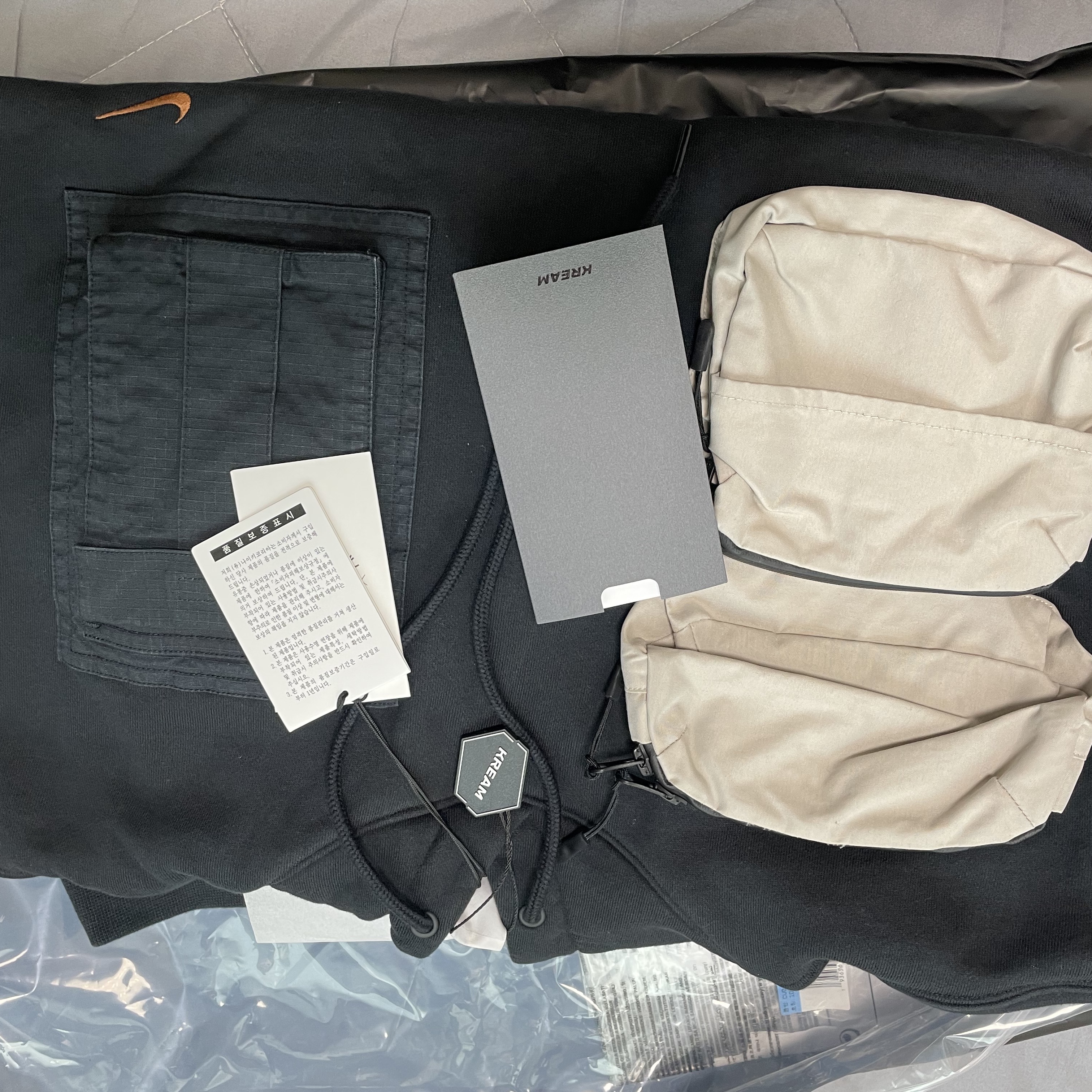 Nike x Travis Scott NRG AG Utility Hoodie Black, Nike x Travis Scott NRG AG Utility Sweatpants Black 착용 스타일 - 2