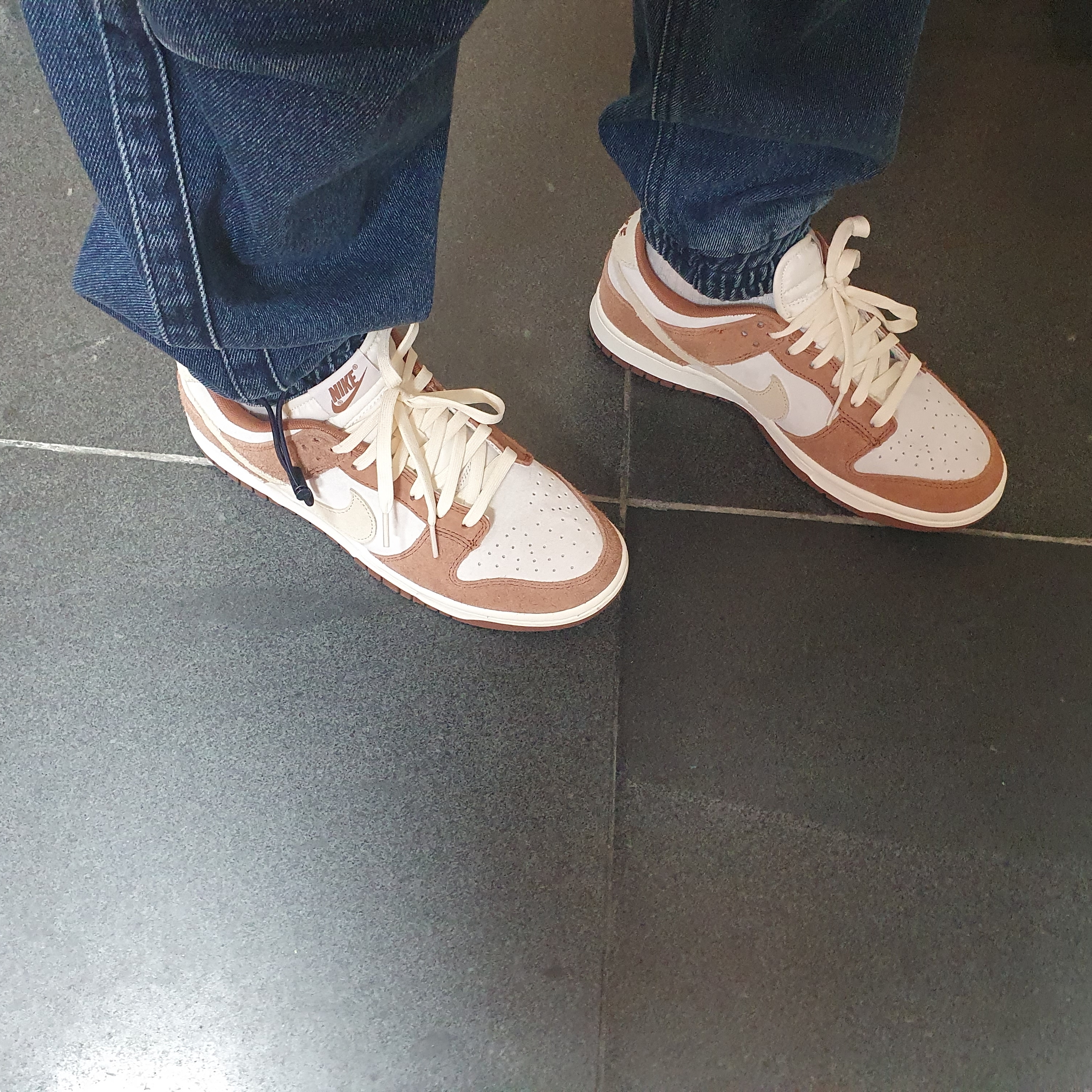 Nike Dunk Low Pro Premium Medium Curry 착용 스타일