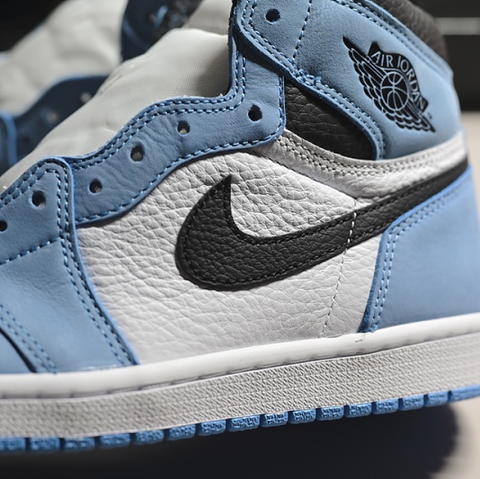 Jordan 1 Retro High OG University Blue 착용 스타일
