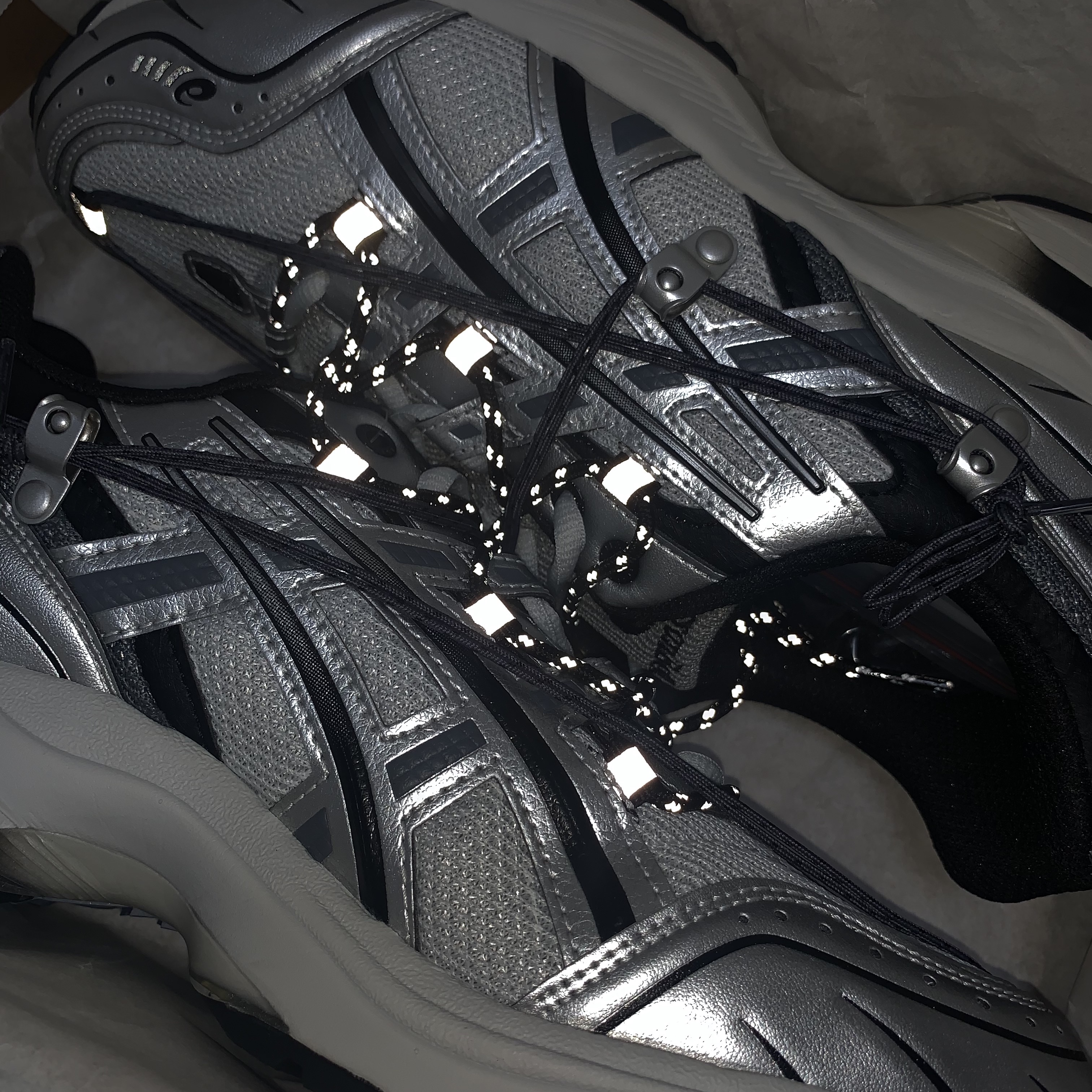 Asics x Andersson Bell Gel-1090 Glacier Grey Silver 착용 스타일 - 2